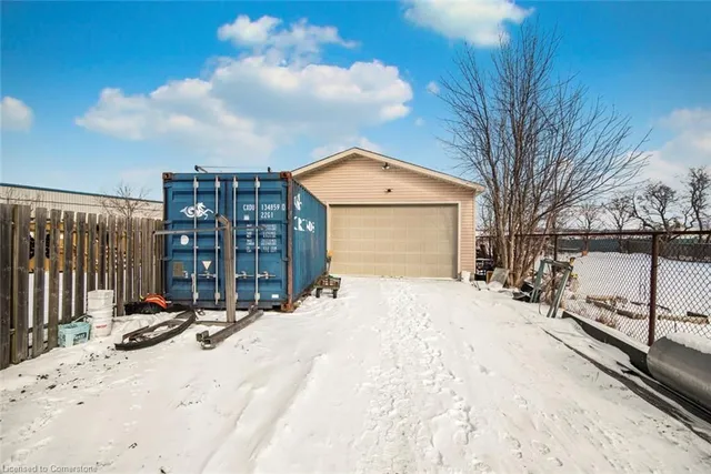 Additional property image - 725 Mud St