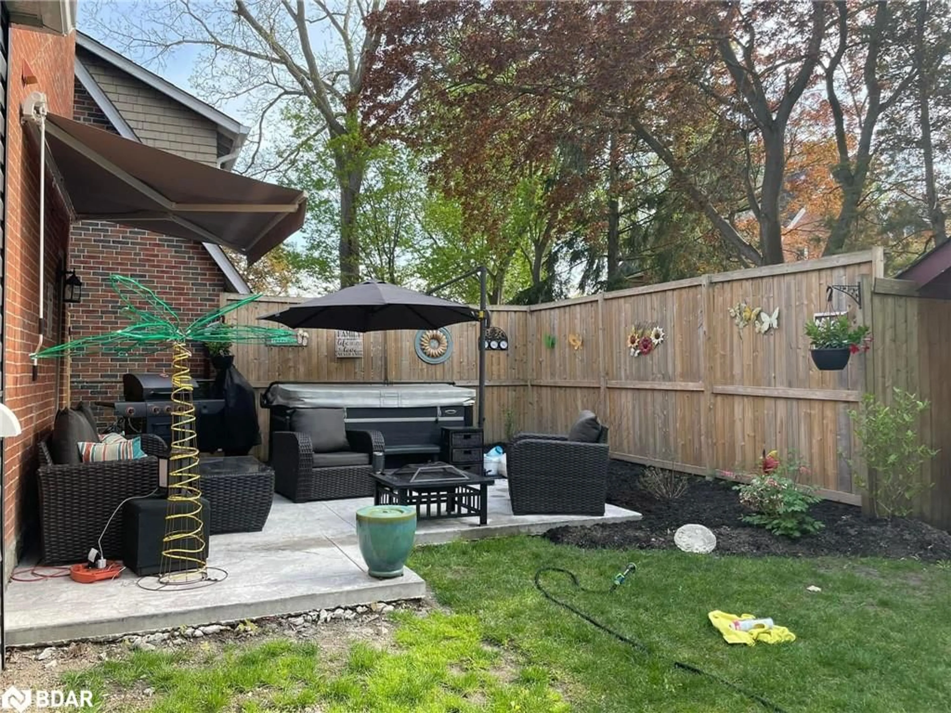 Patio, street for 21 Sussex St, Lindsay Ontario K9V 4H3