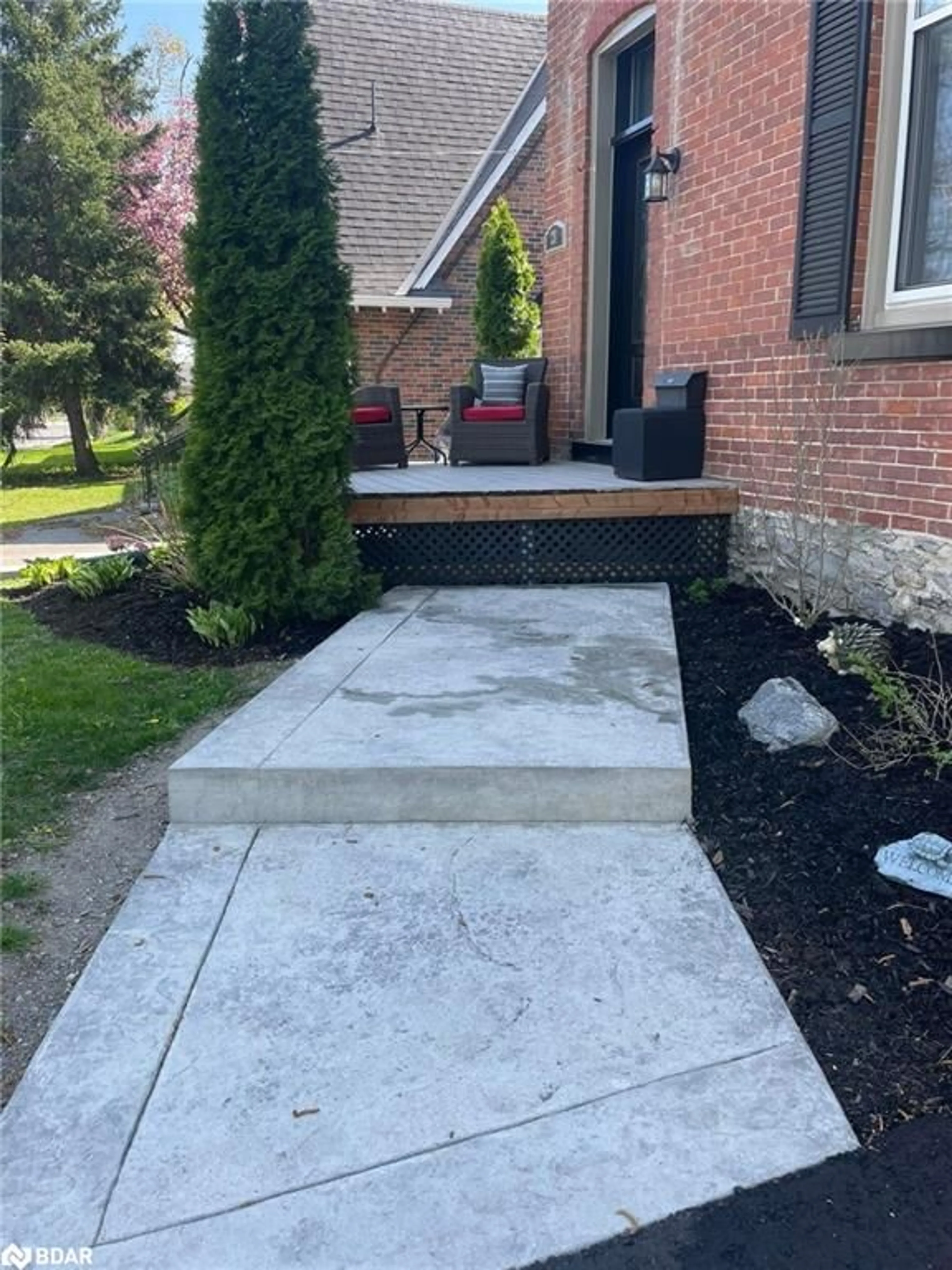 Patio, street for 21 Sussex St, Lindsay Ontario K9V 4H3