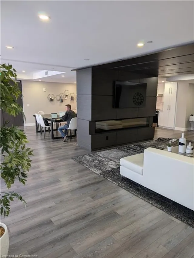 Additional property image - 15 Queen St Unit 1707