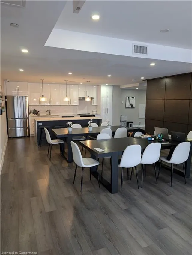 Additional property image - 15 Queen St Unit 1707