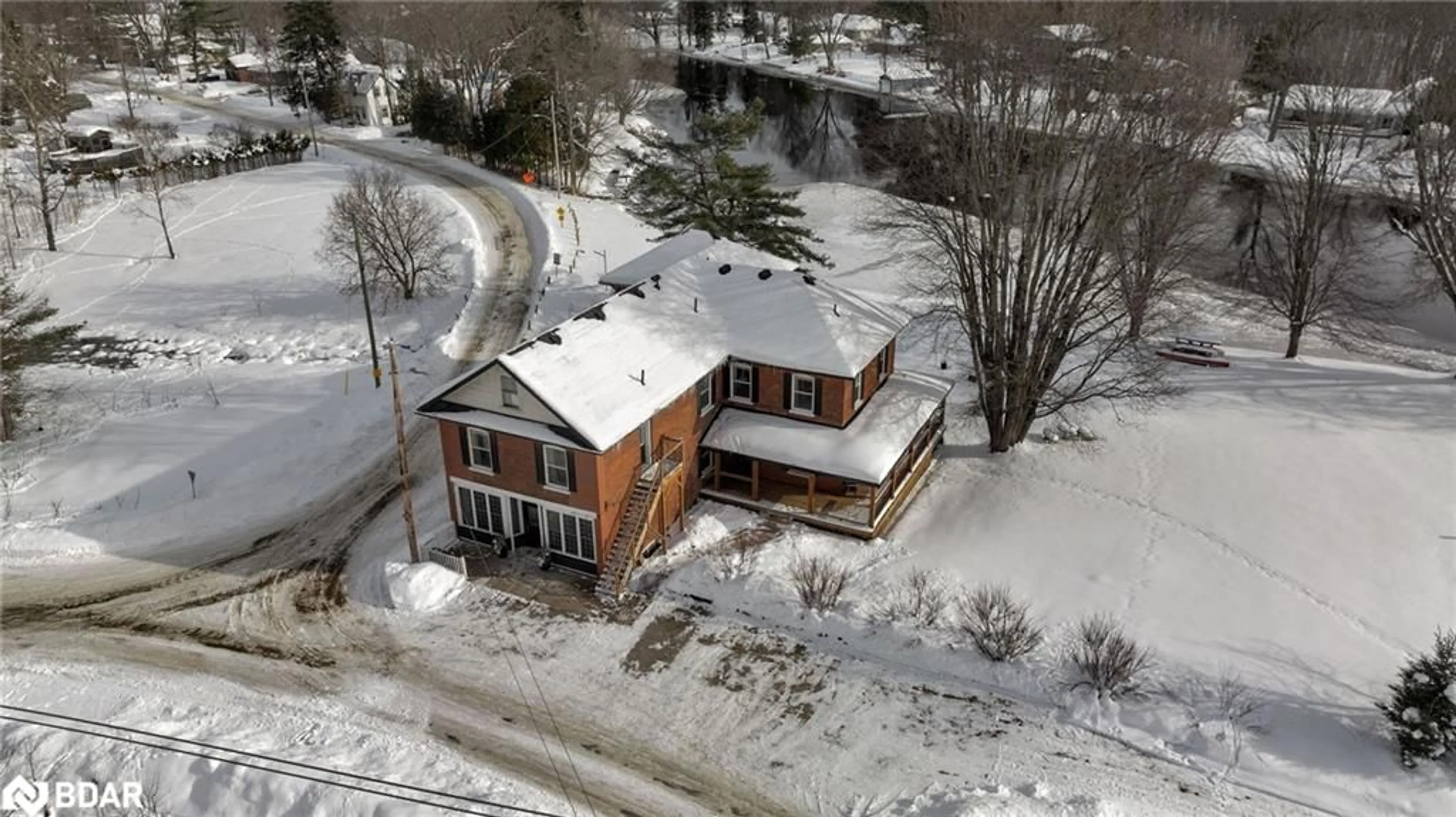 A pic from outside/outdoor area/front of a property/back of a property/a pic from drone, street for 1002 Cowbell Lane, Gravenhurst Ontario P0E 1N0