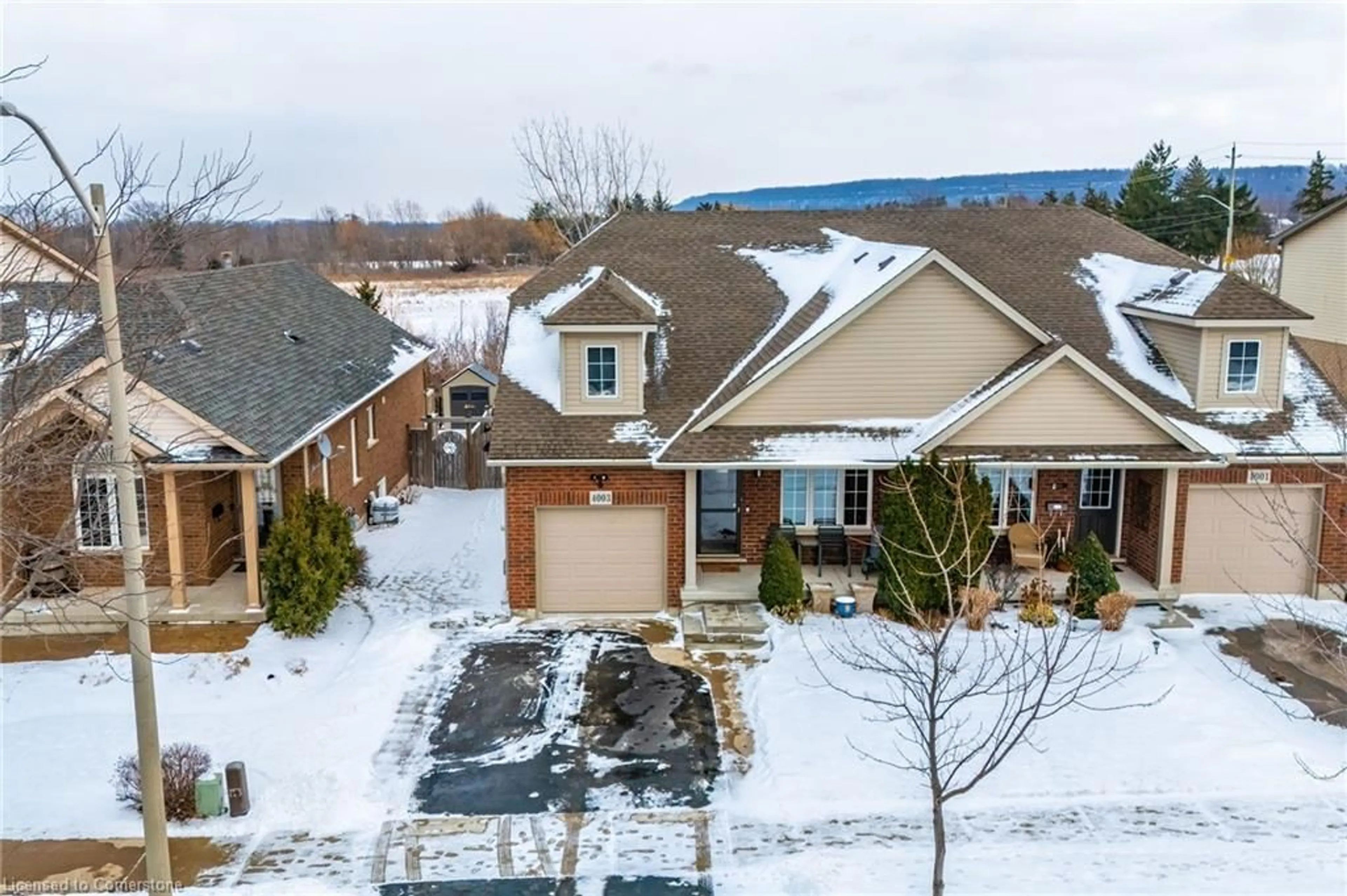 A pic from outside/outdoor area/front of a property/back of a property/a pic from drone, unknown for 4003 Ashby Dr, Beamsville Ontario L0R 1B9