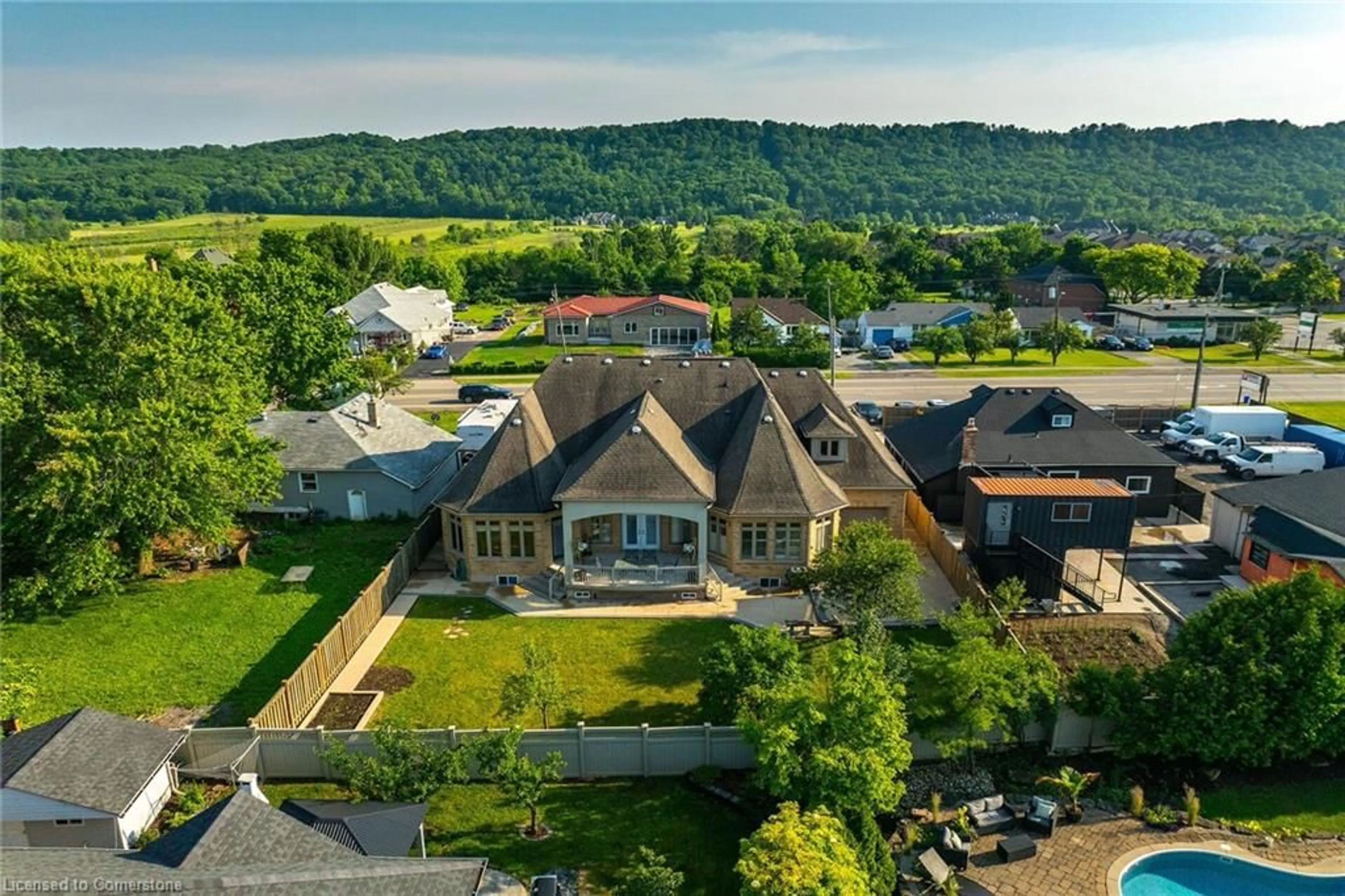 A pic from outside/outdoor area/front of a property/back of a property/a pic from drone, mountain view for 1291 Hwy 8, Stoney Creek Ontario L8E 5K5