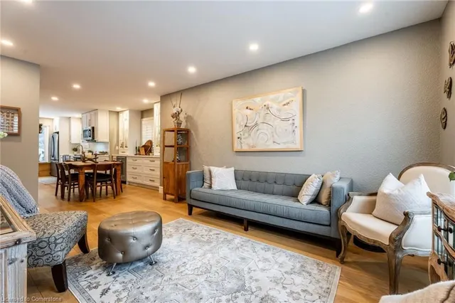 Additional property image - 371 Knightsbridge Cres
