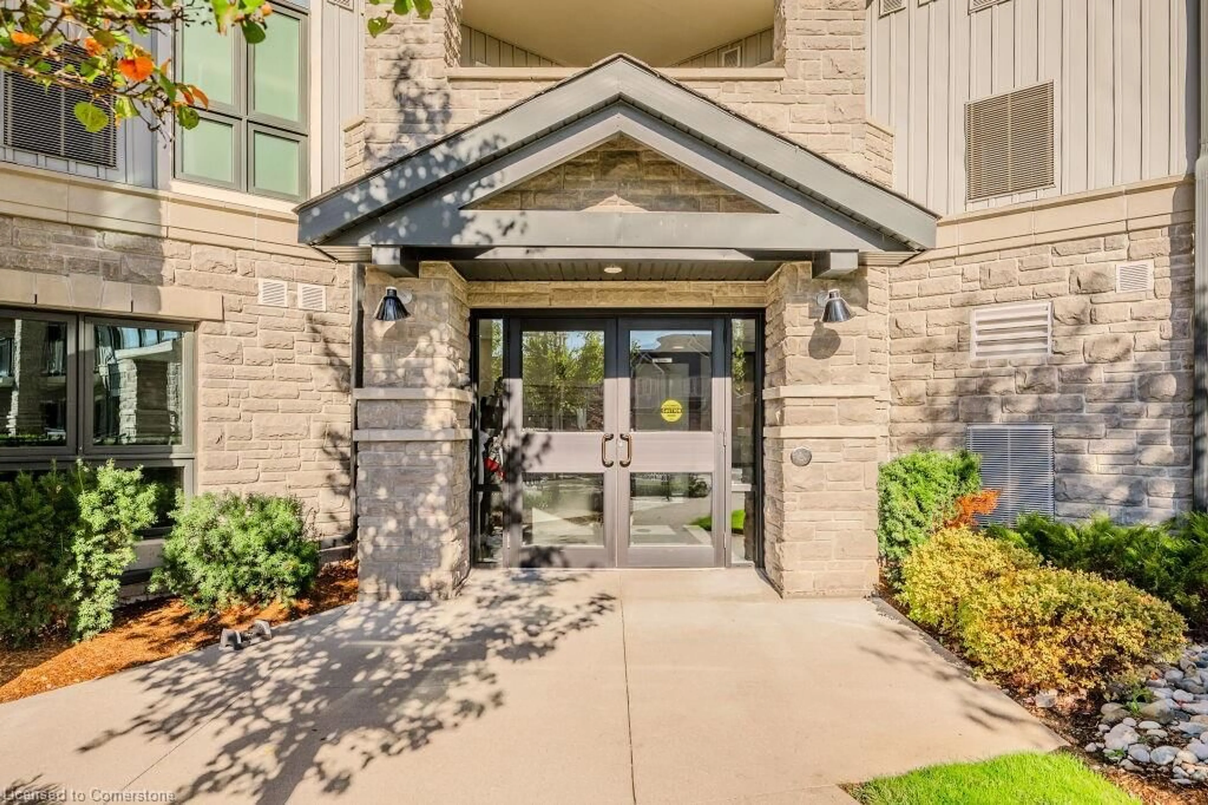 Indoor entryway for 50 Bryan Crt #LL03, Kitchener Ontario N2A 4N4