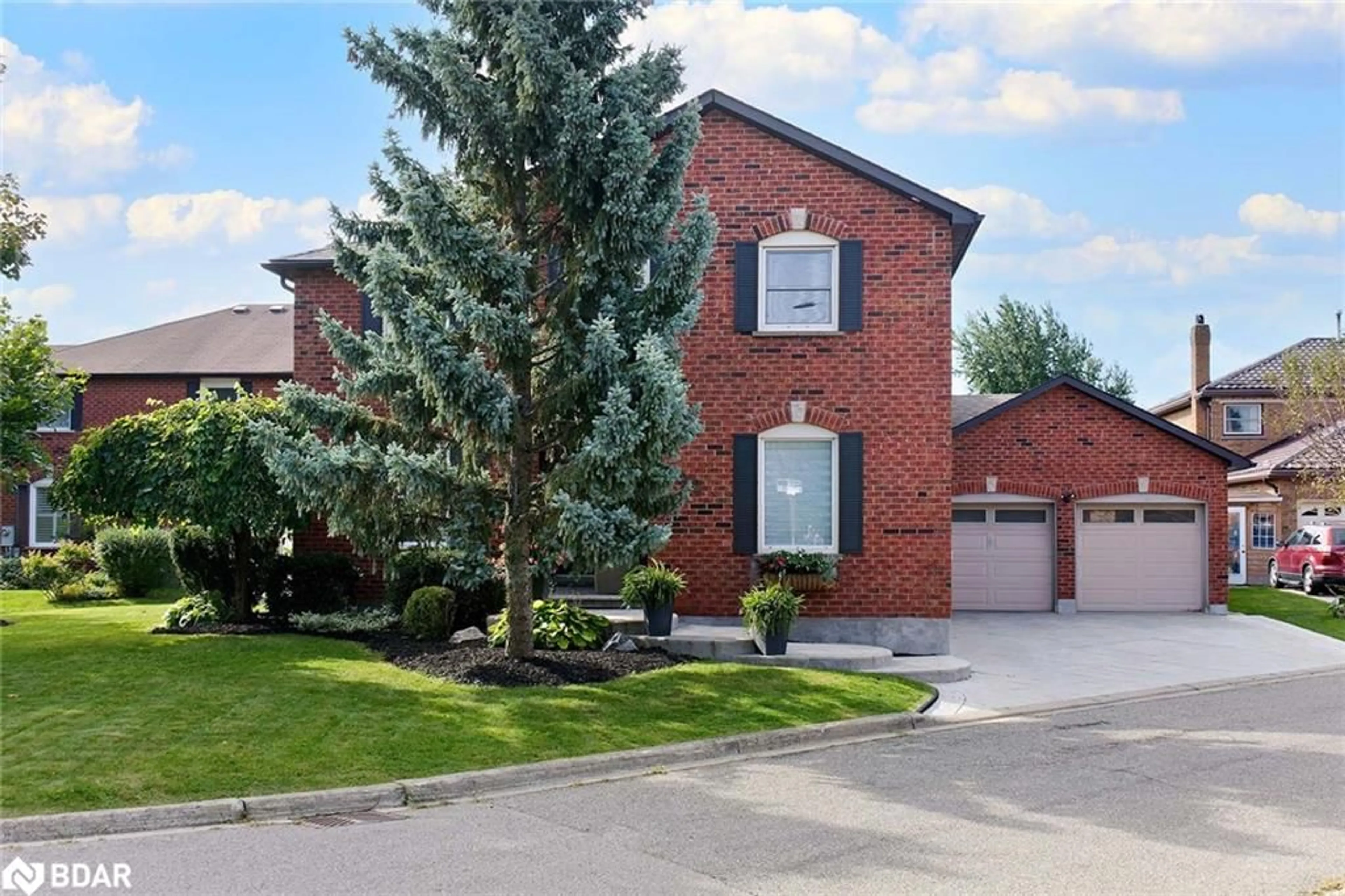 Home with brick exterior material, street for 6402 Tenth Line, Mississauga Ontario L5N 5T4