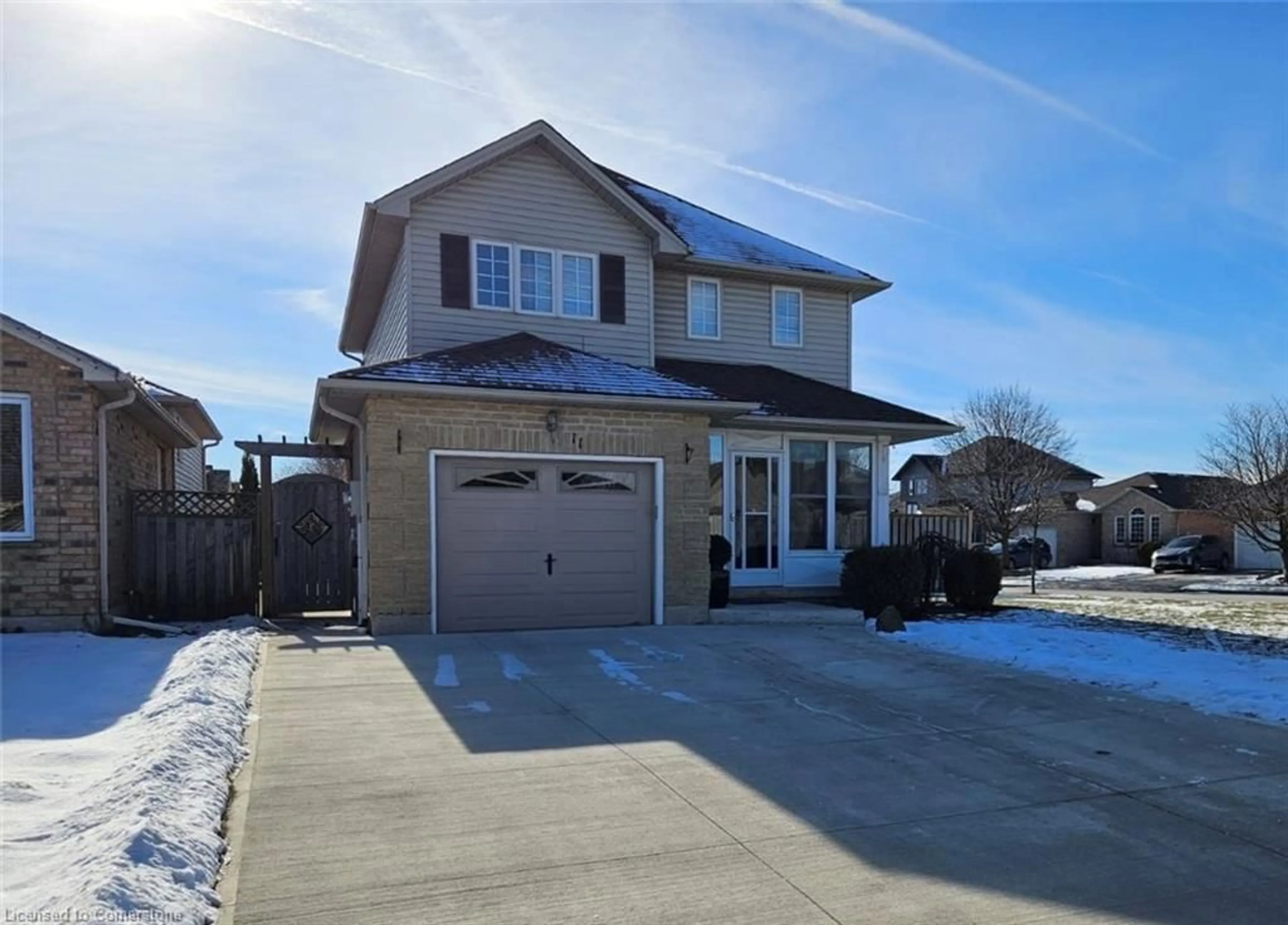 A pic from outside/outdoor area/front of a property/back of a property/a pic from drone, street for 11 Longview Dr, Mount Hope Ontario L0R 1W0