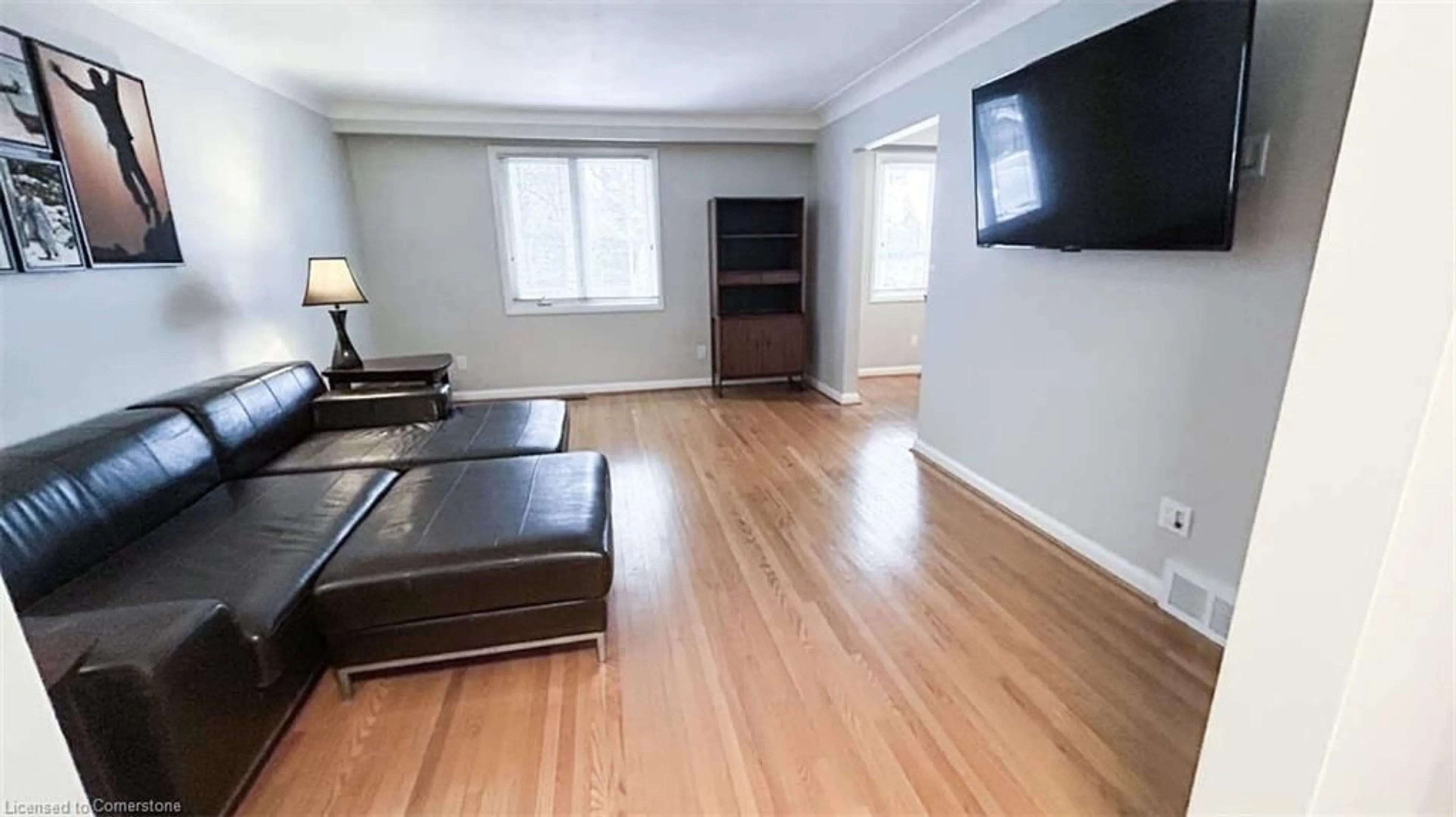 Living room with furniture, wood/laminate floor for 552 Limerick Rd, Burlington Ontario L7L 2K6