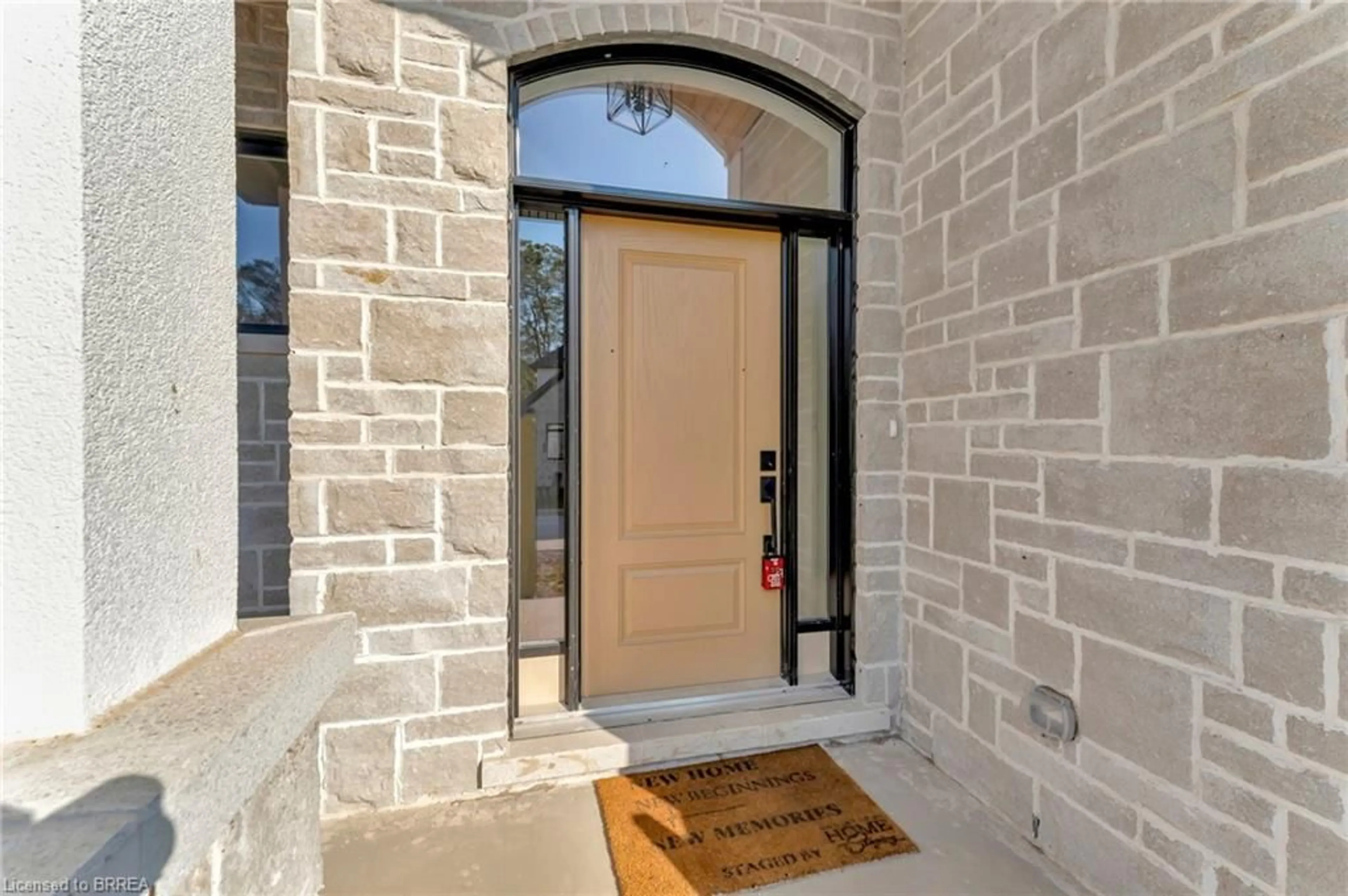 Indoor entryway for 242 Mount Pleasant St #18, Brantford Ontario N3T 1V1