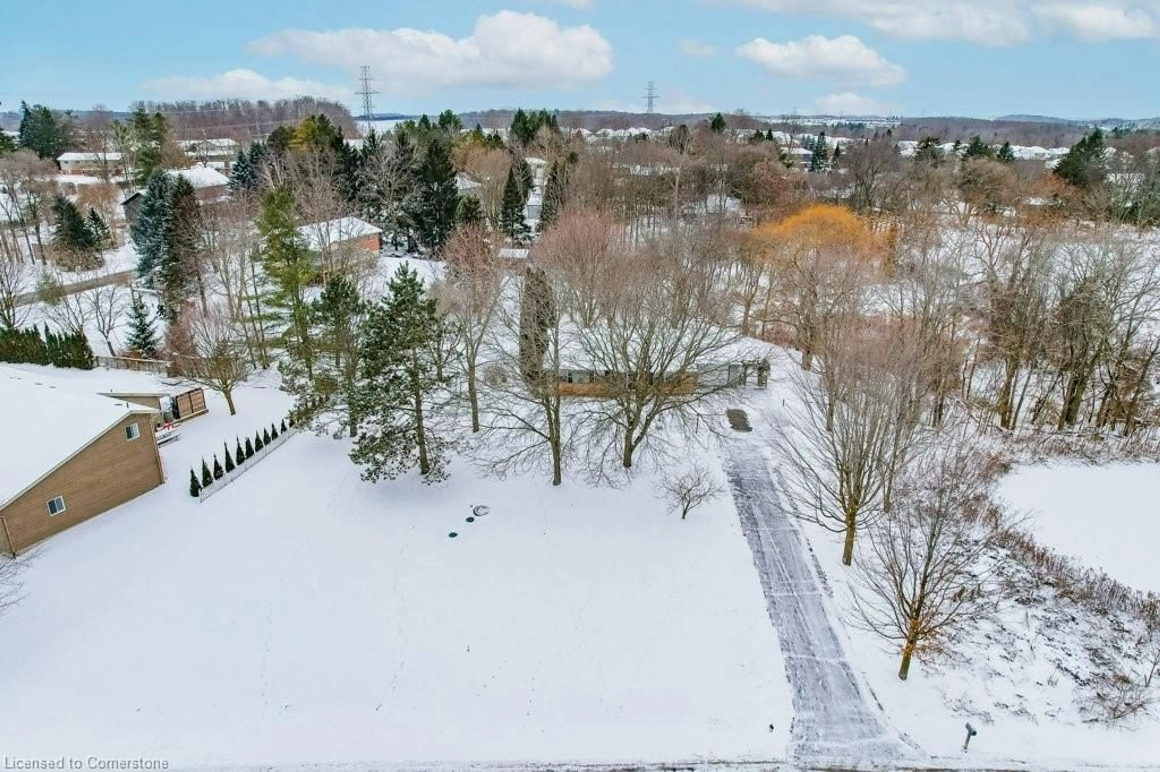 A pic from outside/outdoor area/front of a property/back of a property/a pic from drone, unknown for 39 Bannockburn Rd, Kitchener Ontario N2R 1M1