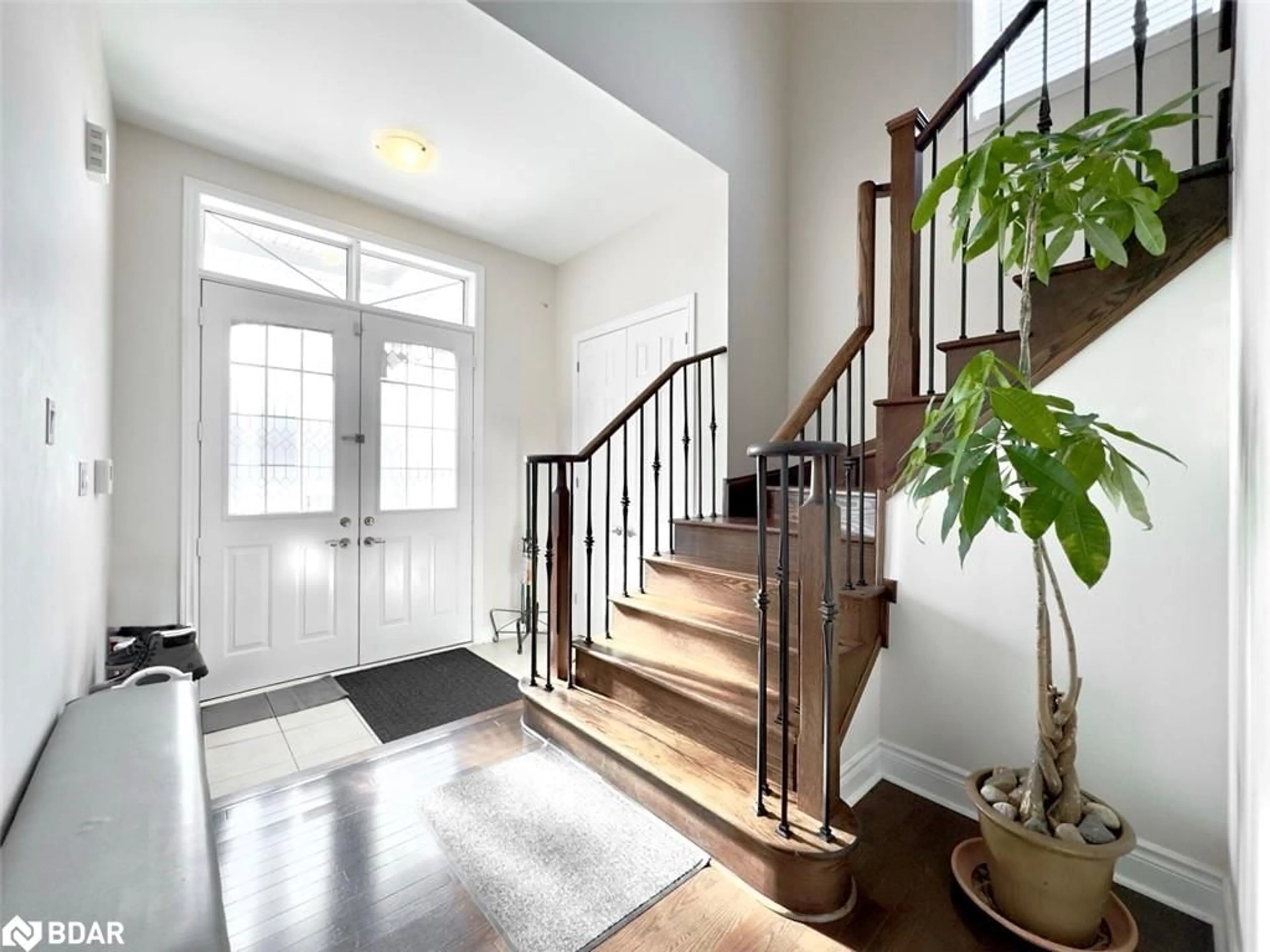 Indoor entryway for 232 Niagara Trail, Georgetown Ontario L7G 0M4