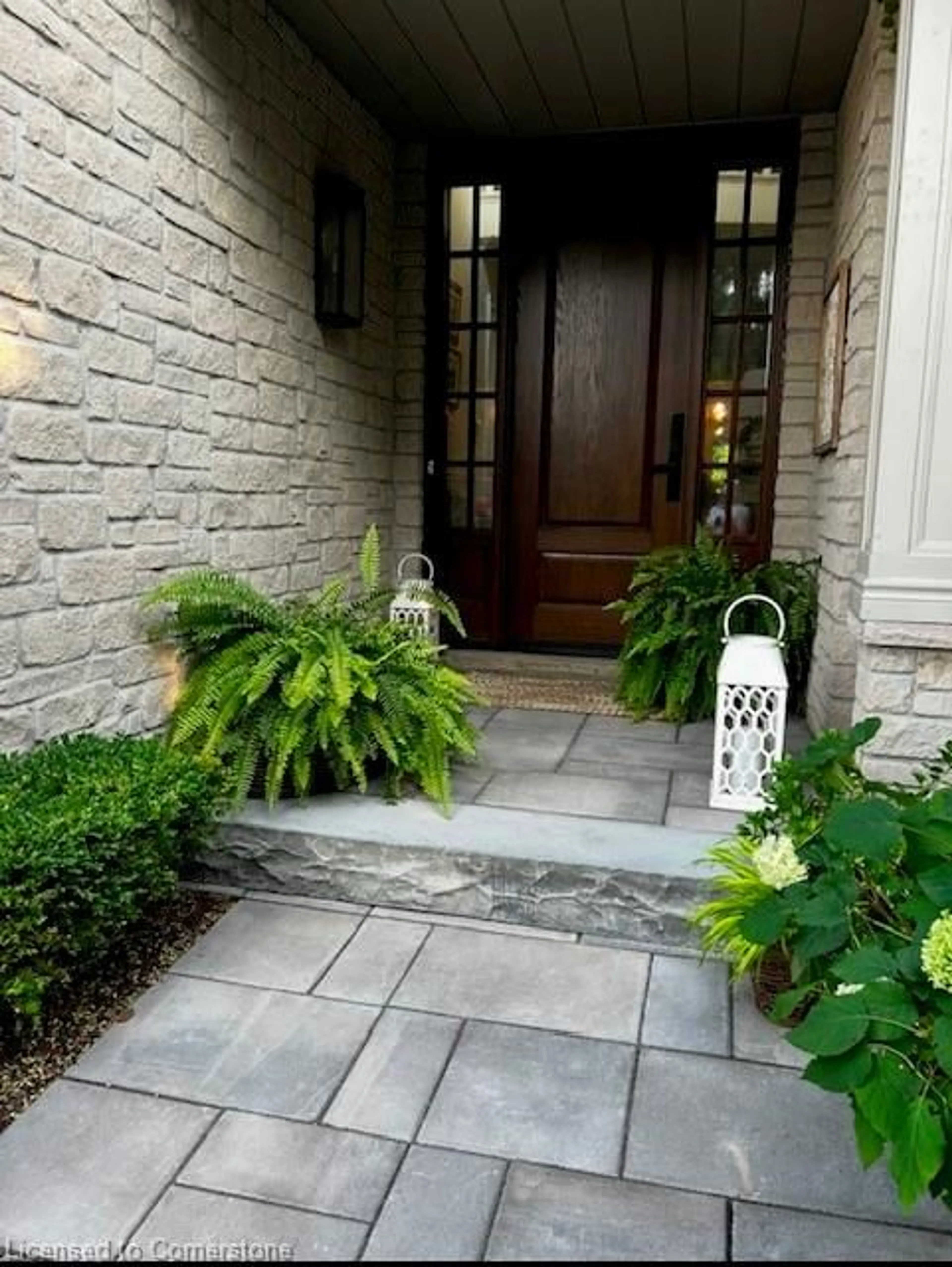 Indoor entryway for 2224 Carpenters Cir, Oakville Ontario L6M 3C5