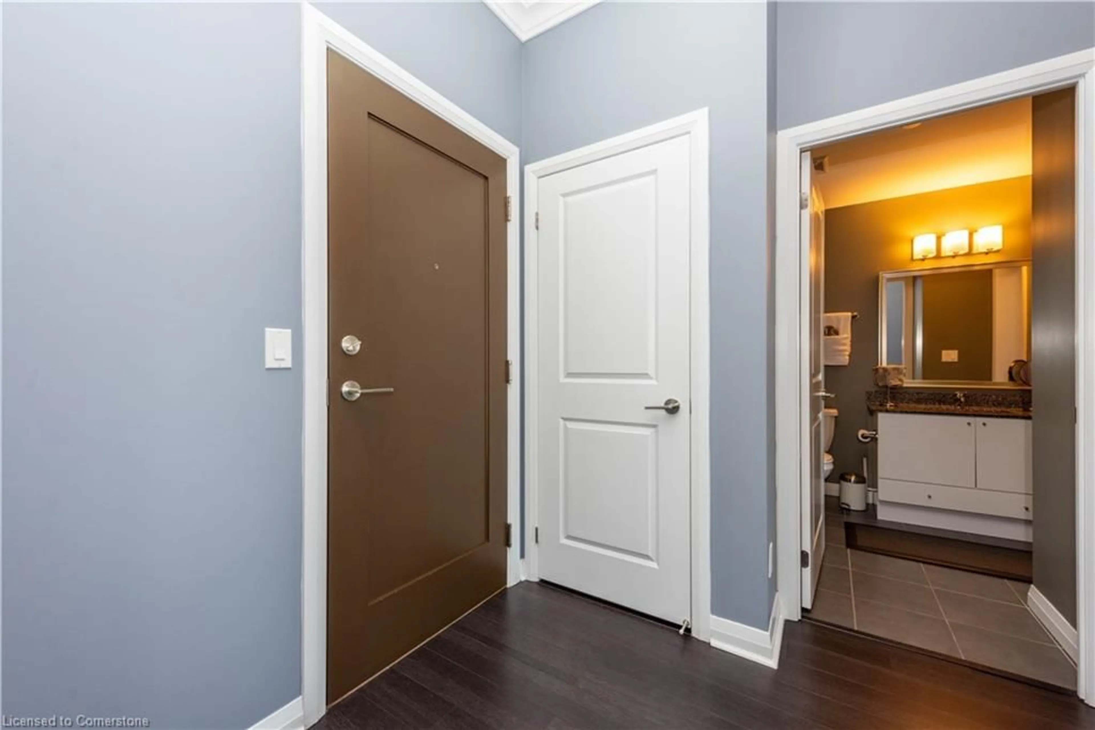 Indoor entryway for 55 Eglinton Ave #405, Peel Ontario L5R 0E4