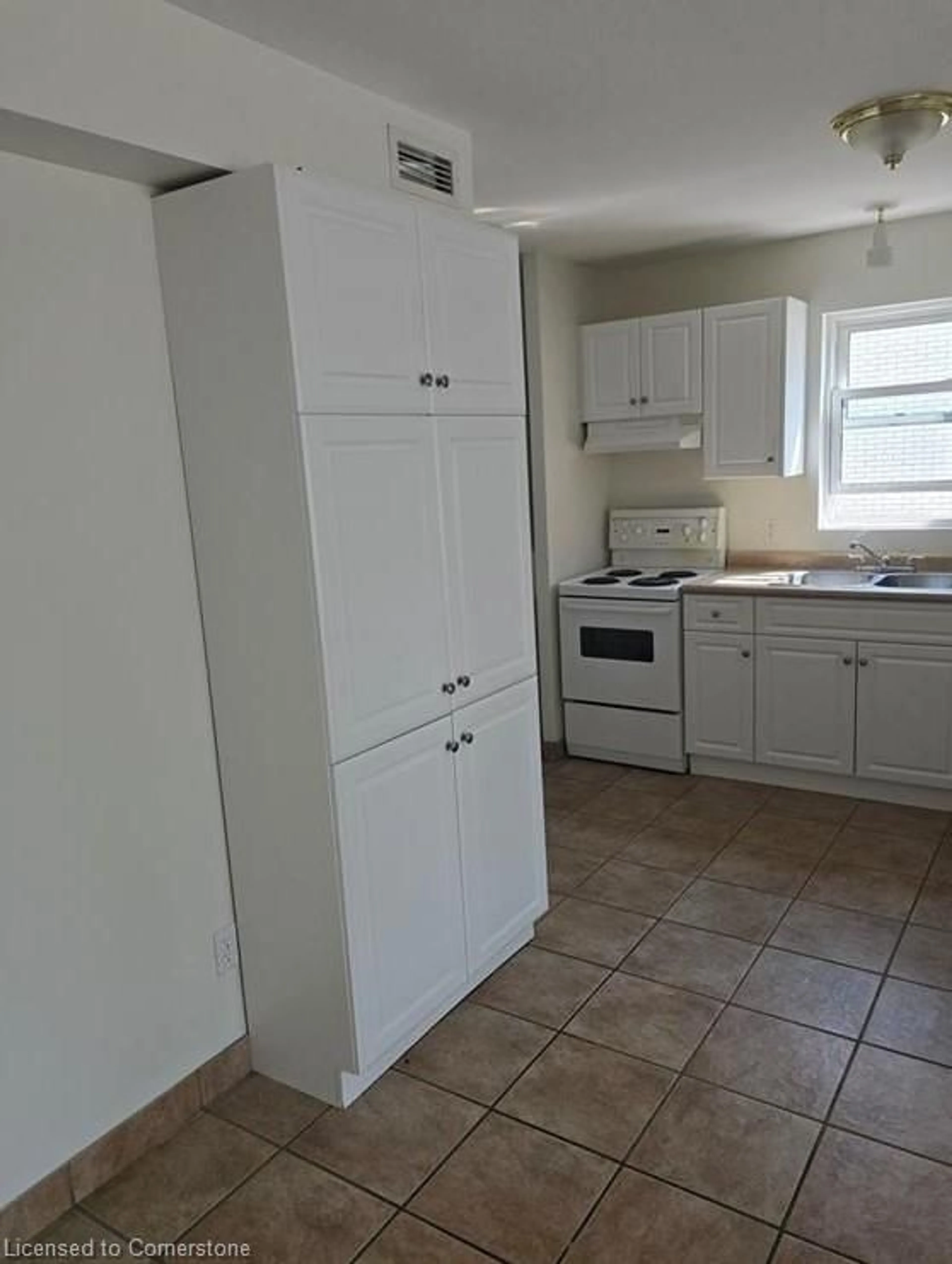 Standard kitchen, unknown for 14 Columbia St, Waterloo Ontario N2L 3K3