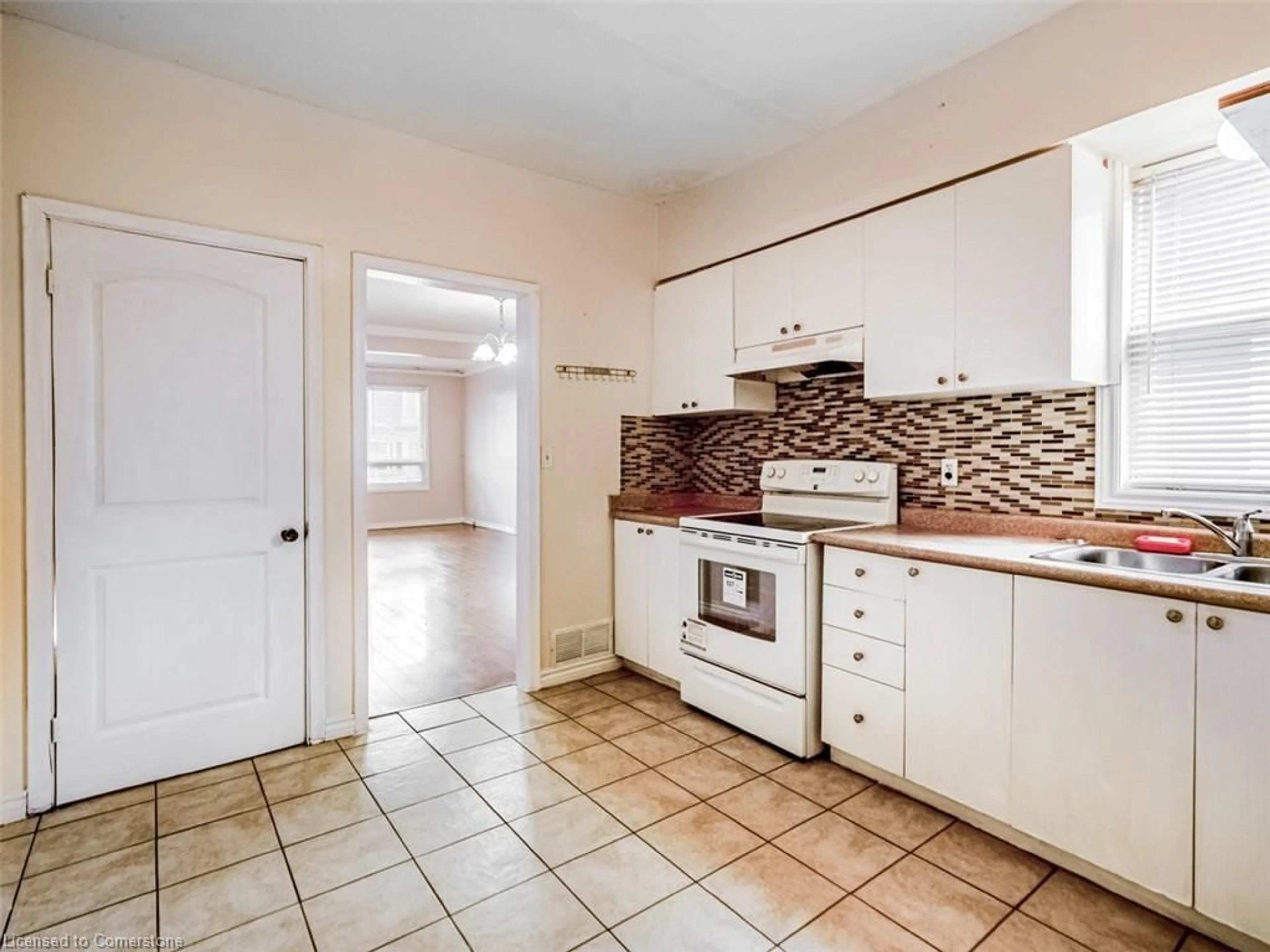 Standard kitchen, ceramic/tile floor for 113 Tisdale St, Hamilton Ontario L8L 5M5