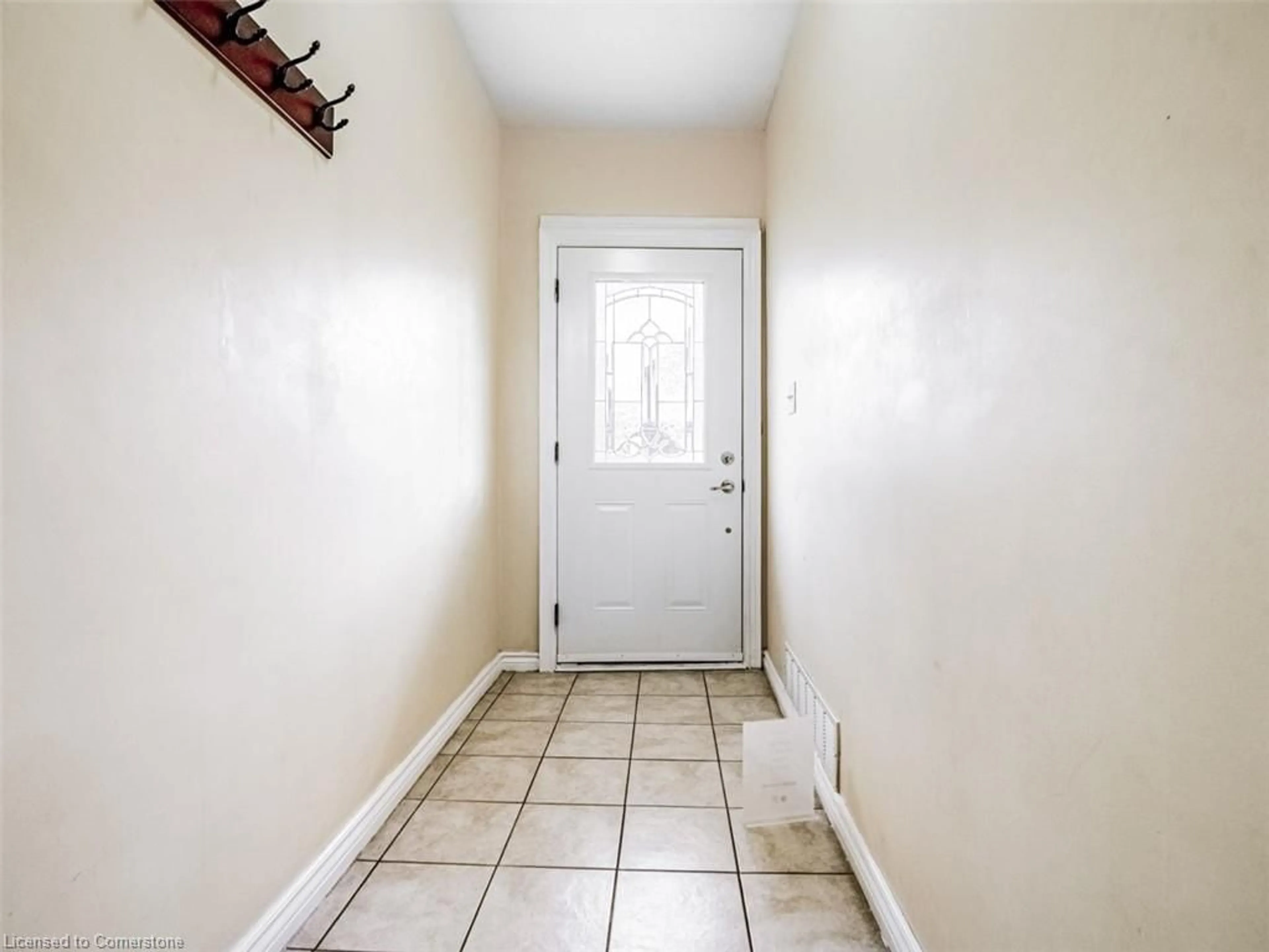 Indoor entryway for 113 Tisdale St, Hamilton Ontario L8L 5M5