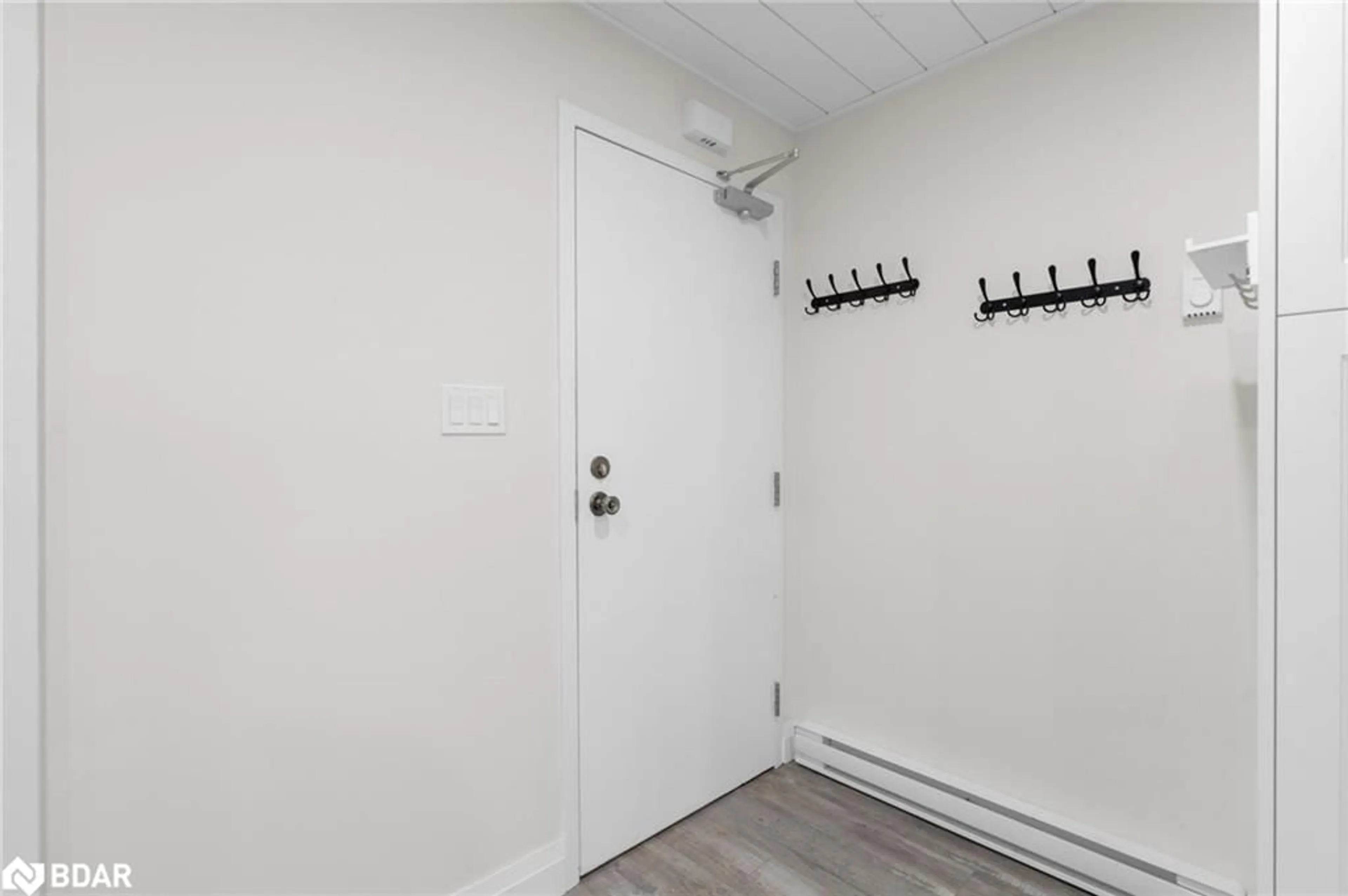 Indoor entryway for 1102 Horseshoe Valley Rd #220, Barrie Ontario L4M 4Y8