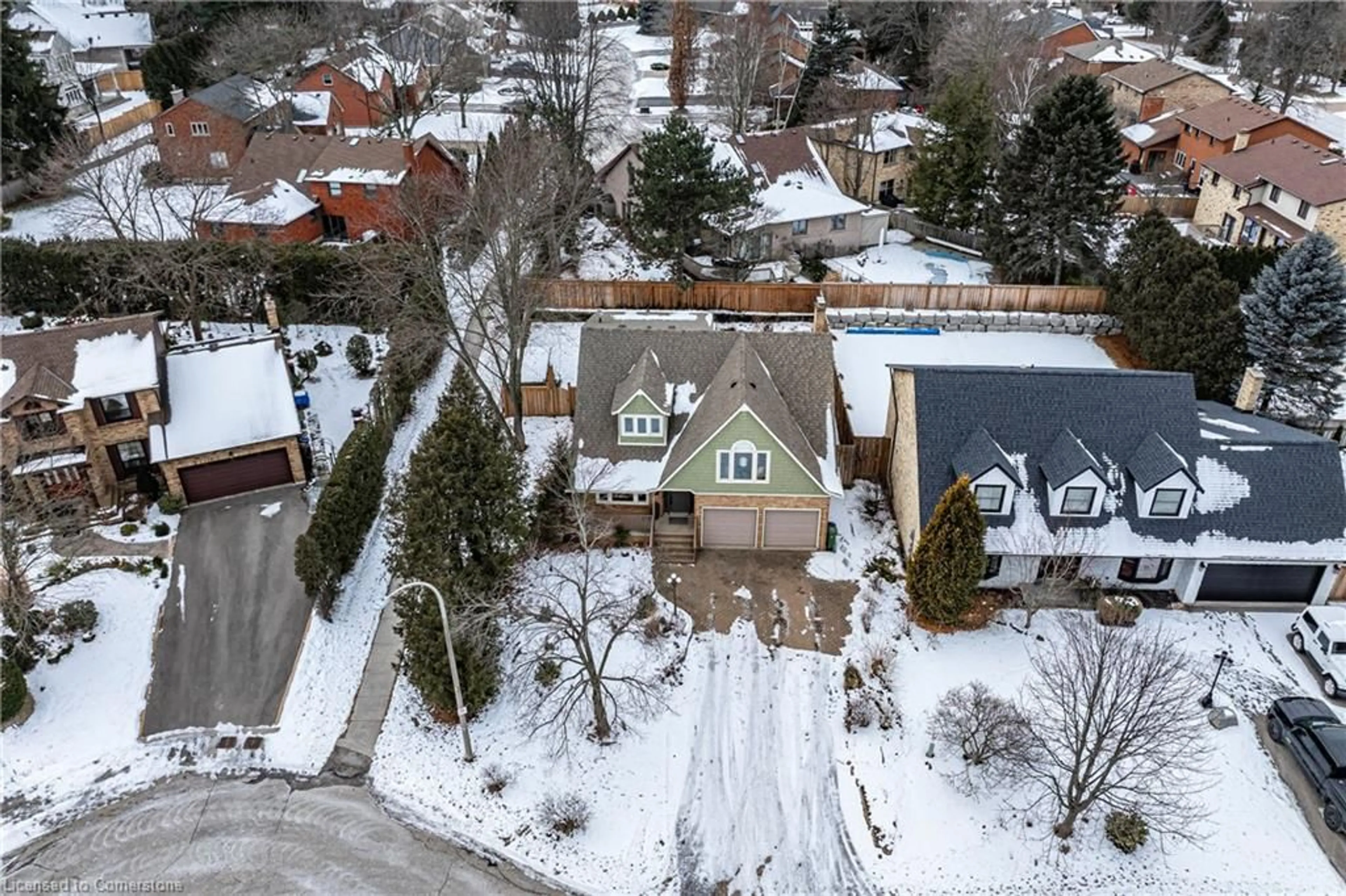 A pic from outside/outdoor area/front of a property/back of a property/a pic from drone, street for 62 Templer Dr, Ancaster Ontario L9G 4A9