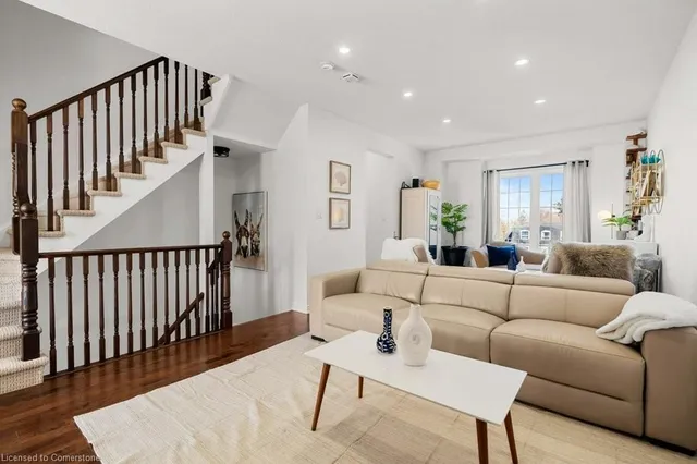 Additional property image - 2220 Queensway Dr Unit 13