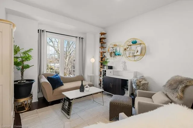 Additional property image - 2220 Queensway Dr Unit 13