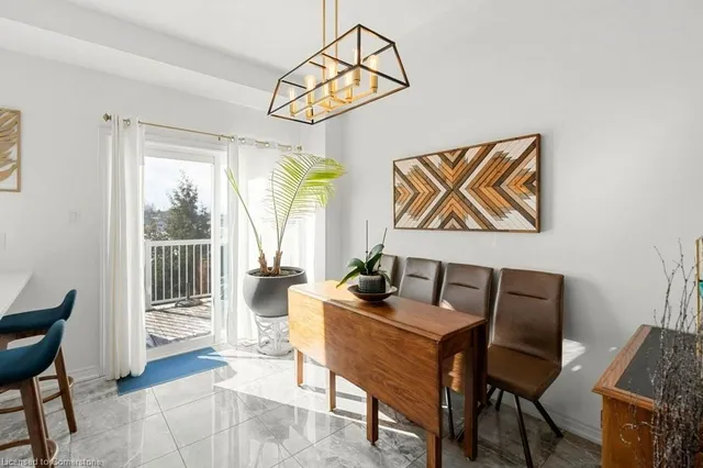 Additional property image - 2220 Queensway Dr Unit 13