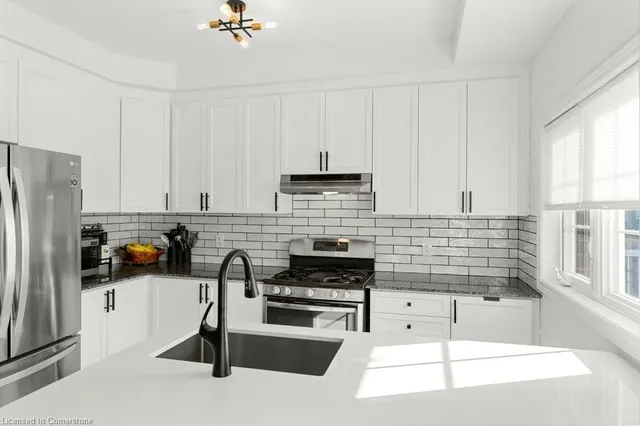 Additional property image - 2220 Queensway Dr Unit 13