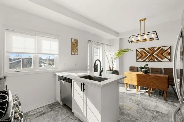 Additional property image - 2220 Queensway Dr Unit 13