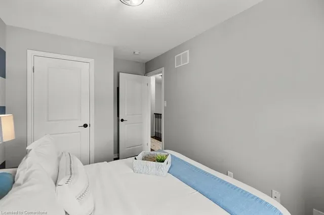 Additional property image - 2220 Queensway Dr Unit 13