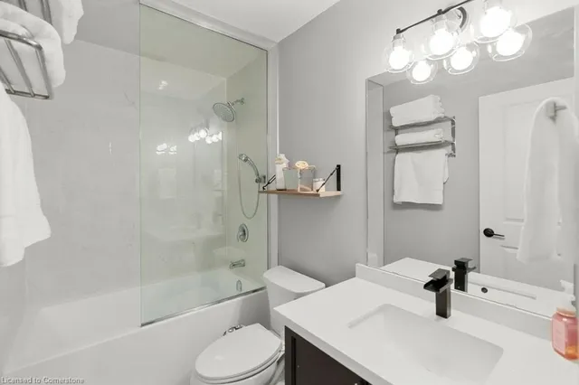Additional property image - 2220 Queensway Dr Unit 13