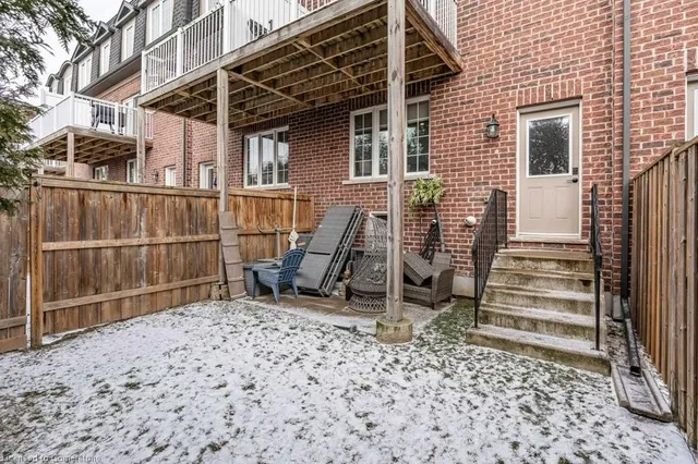 Additional property image - 2220 Queensway Dr Unit 13