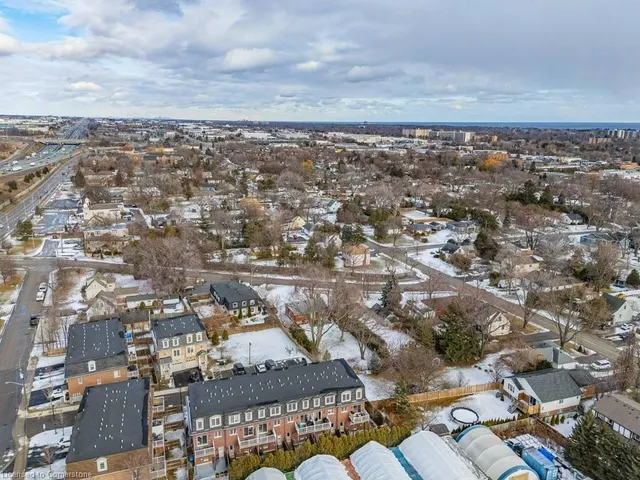 Additional property image - 2220 Queensway Dr Unit 13