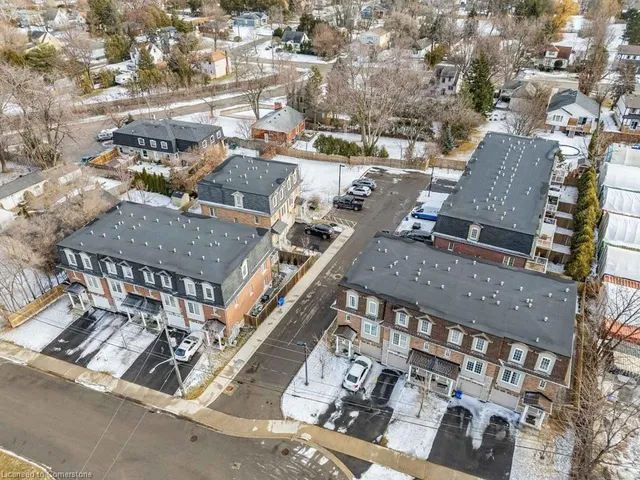 Additional property image - 2220 Queensway Dr Unit 13