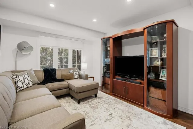 Additional property image - 2220 Queensway Dr Unit 13