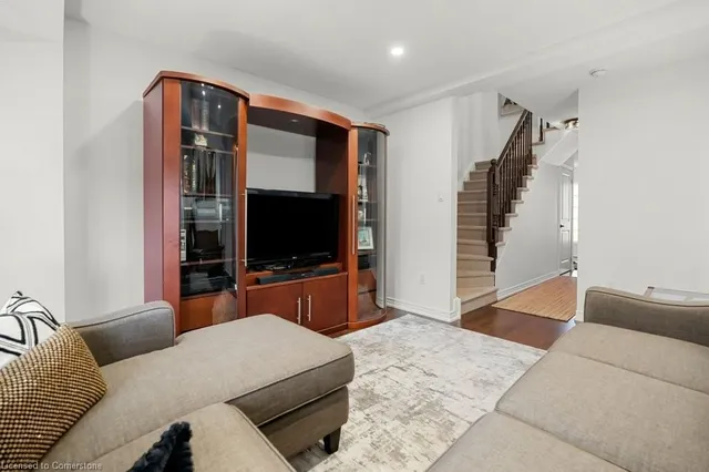 Additional property image - 2220 Queensway Dr Unit 13