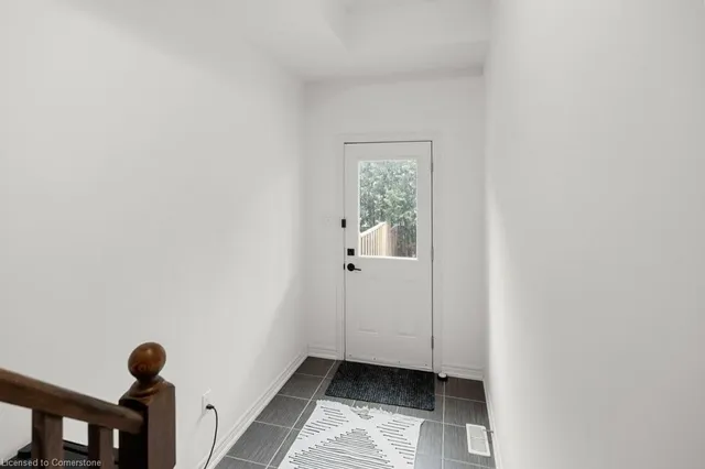 Additional property image - 2220 Queensway Dr Unit 13