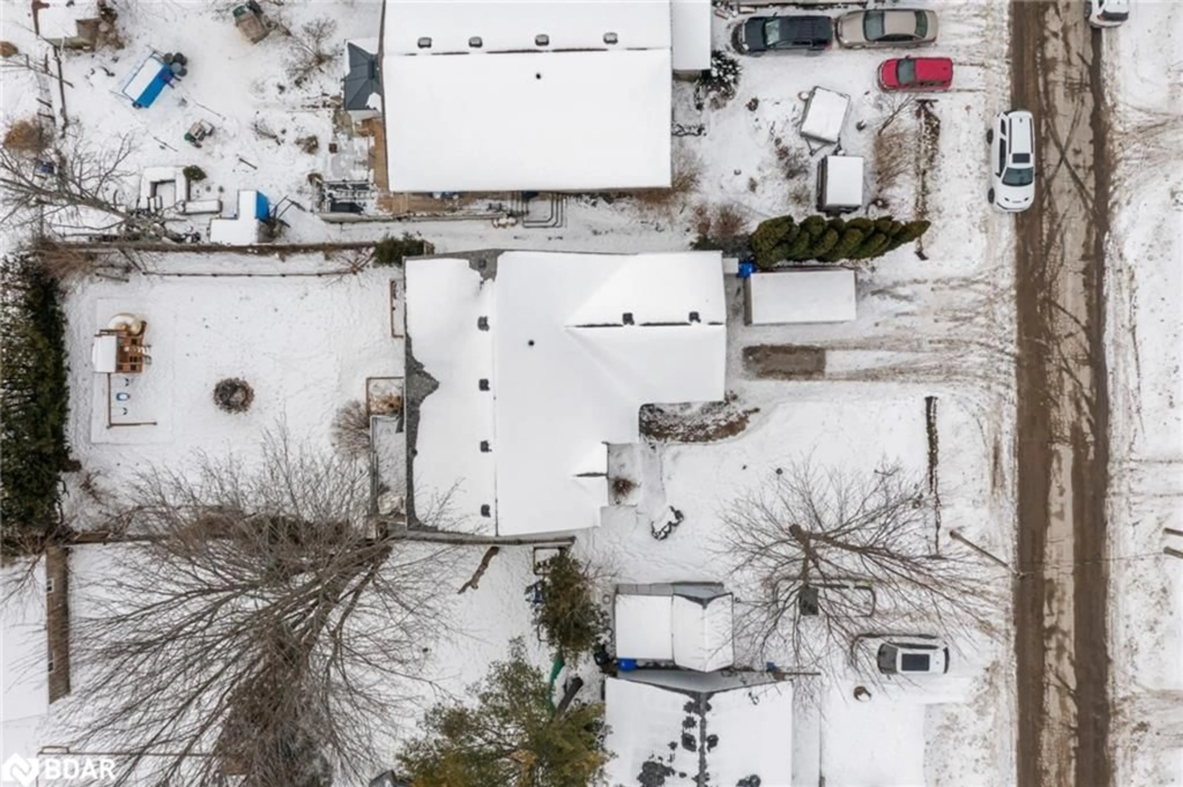 A pic from outside/outdoor area/front of a property/back of a property/a pic from drone, street for 1045 Elm Road, Innisfil Ontario L0L 1C0