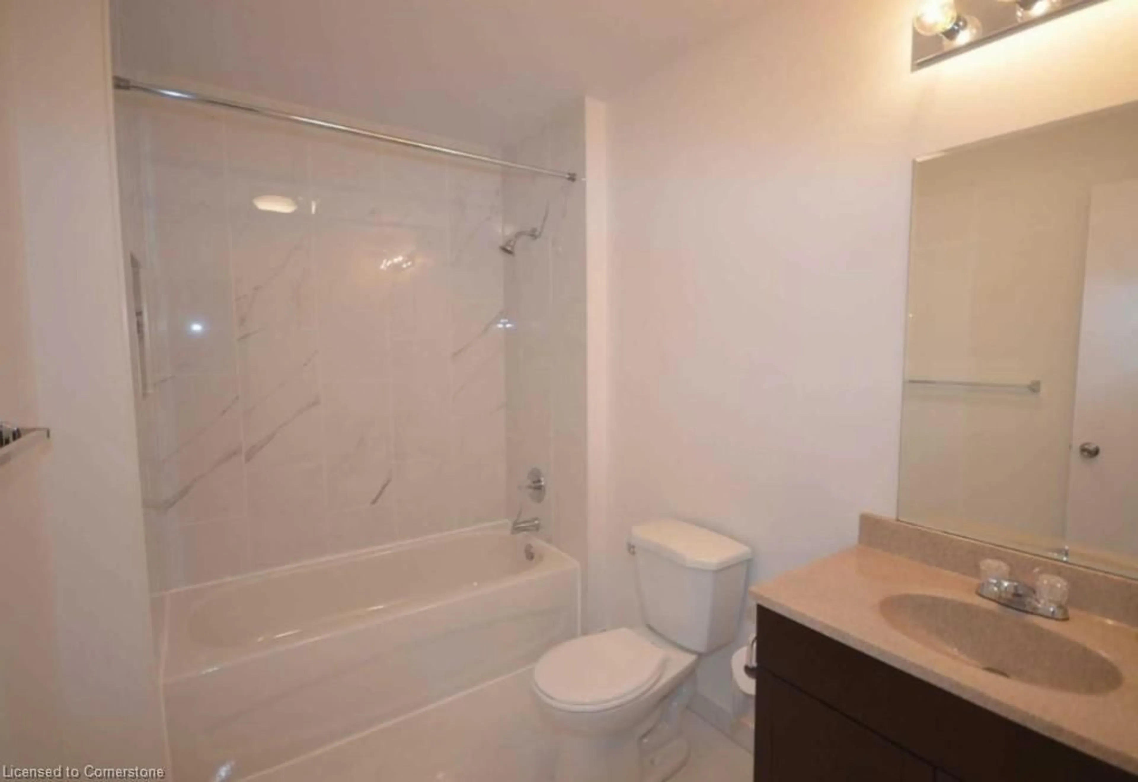 Standard bathroom, ceramic/tile floor for 279 Wentworth St, Hamilton Ontario L8L 5V9