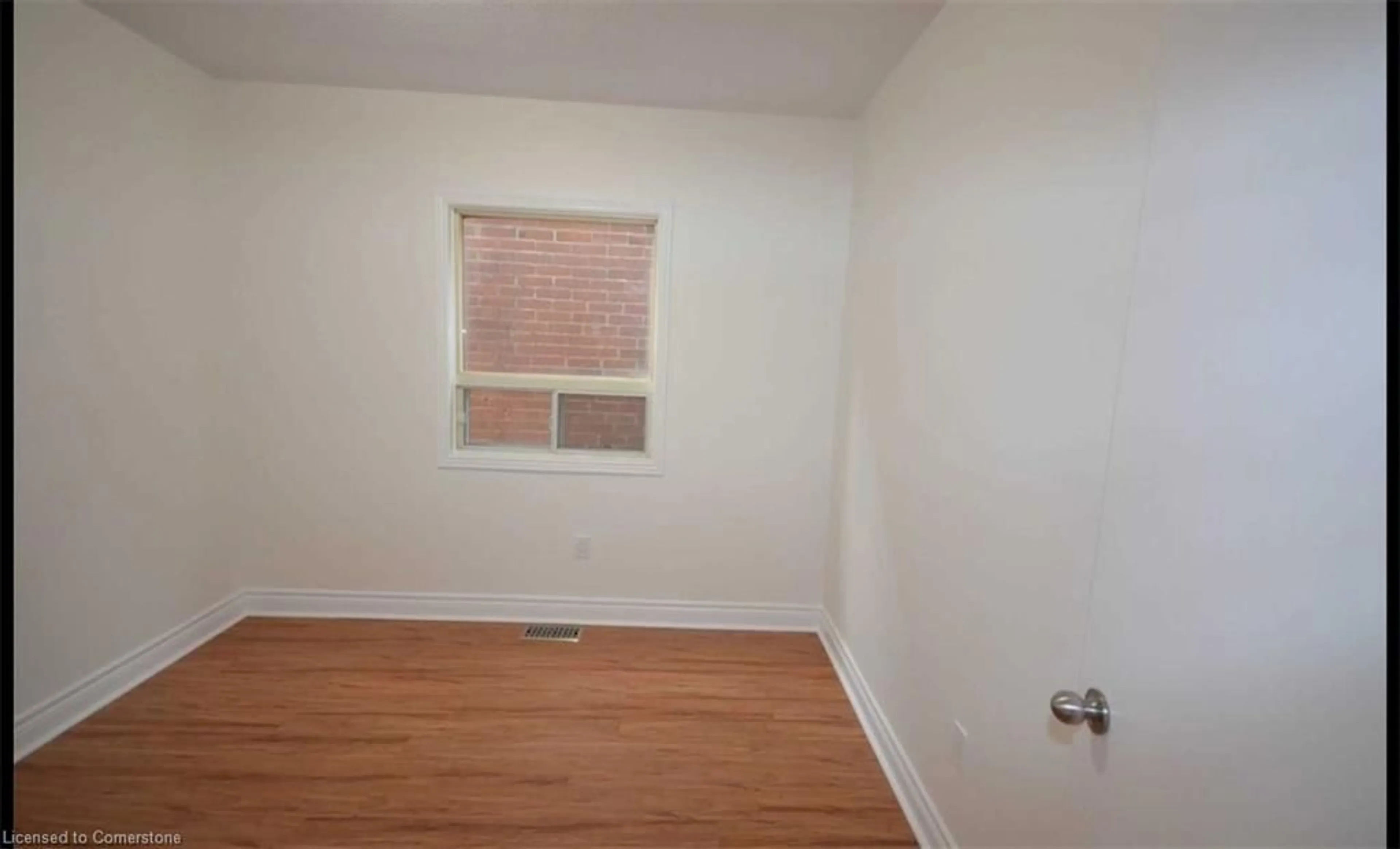 A pic of a room for 279 Wentworth St, Hamilton Ontario L8L 5V9