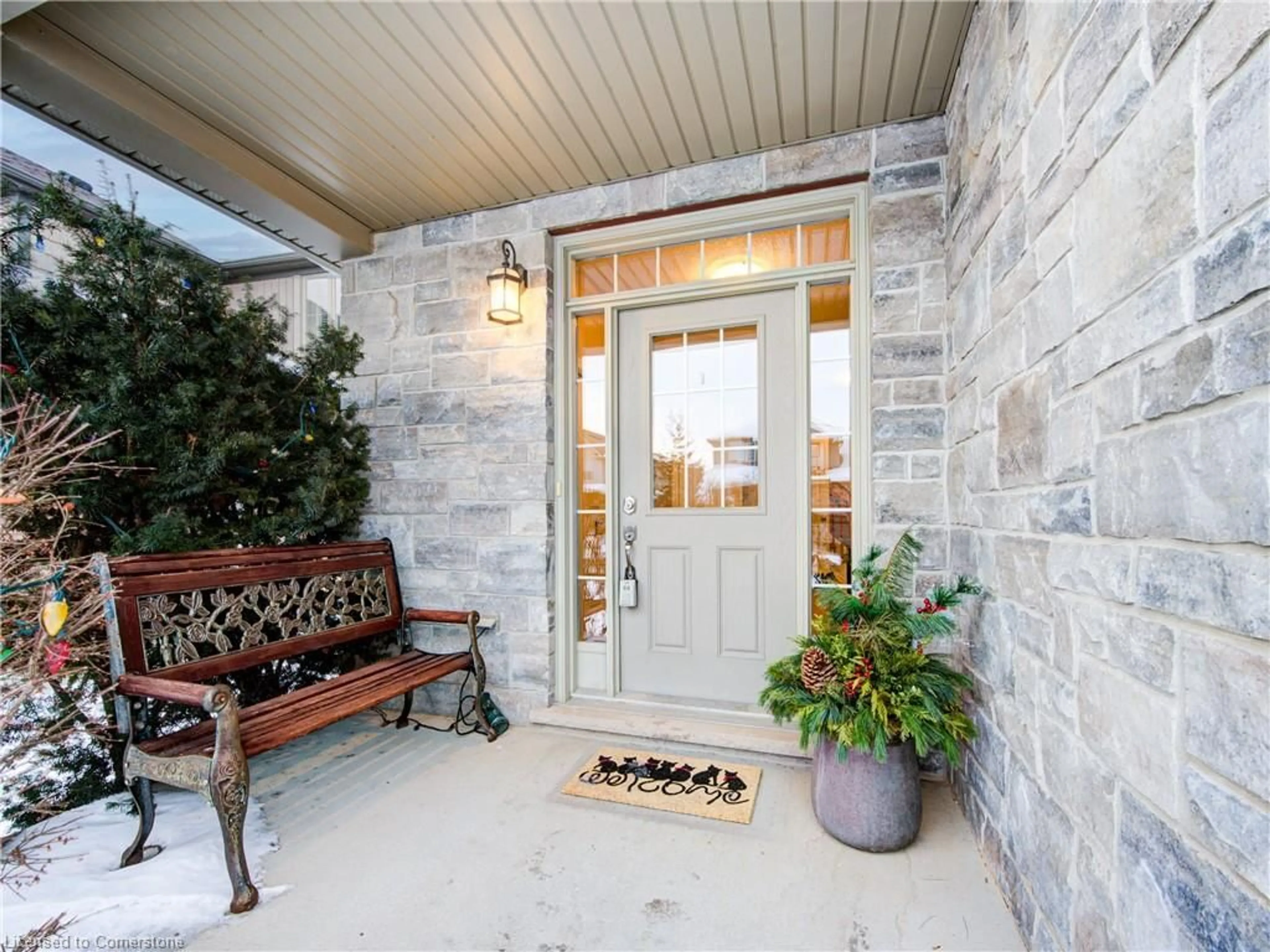 Indoor entryway for 57 Hunsberger Dr, Baden Ontario N3A 4S5