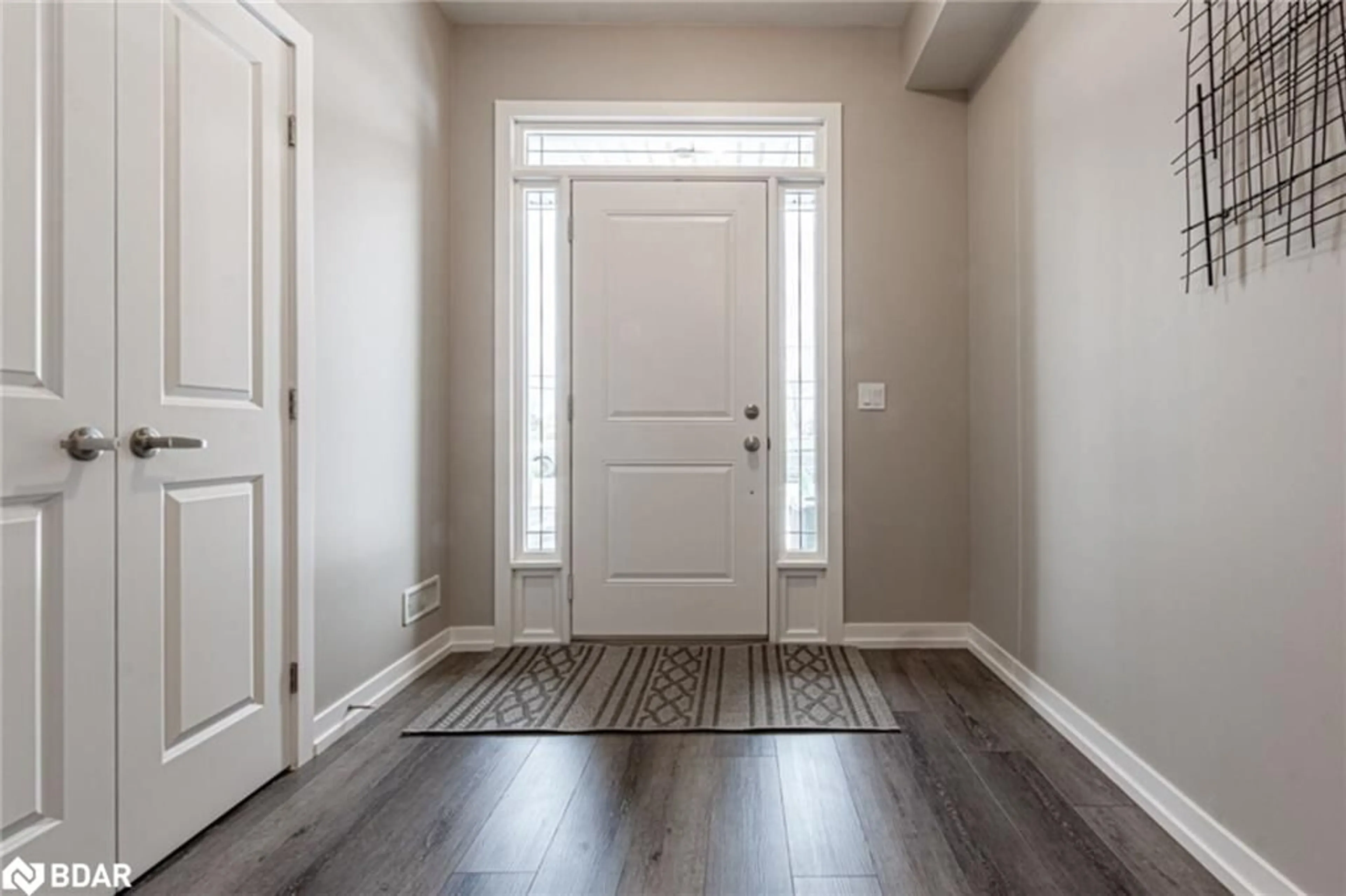 Indoor entryway for 1276 Baseline Rd Rd, Stoney Creek Ontario L8E 0K6