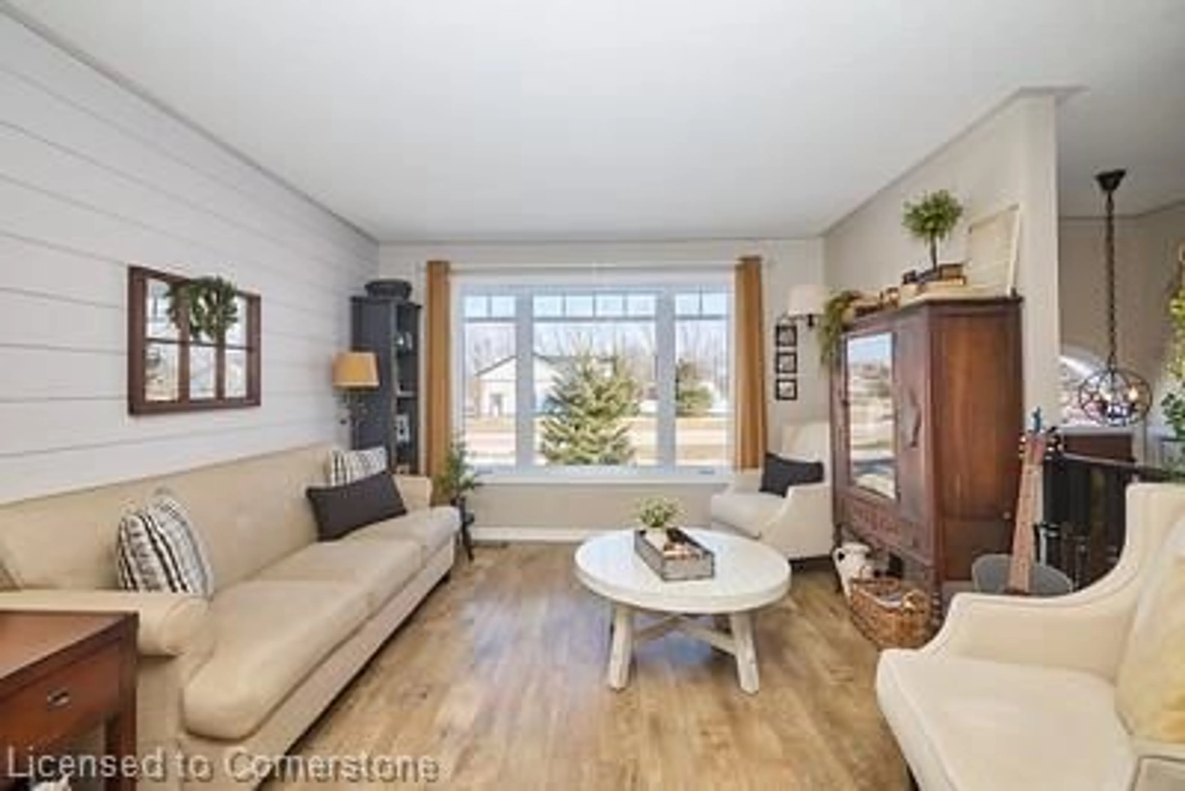 Living room with furniture, wood/laminate floor for 5286 Beavercreek Cres, Wellandport Ontario L0R 2J0