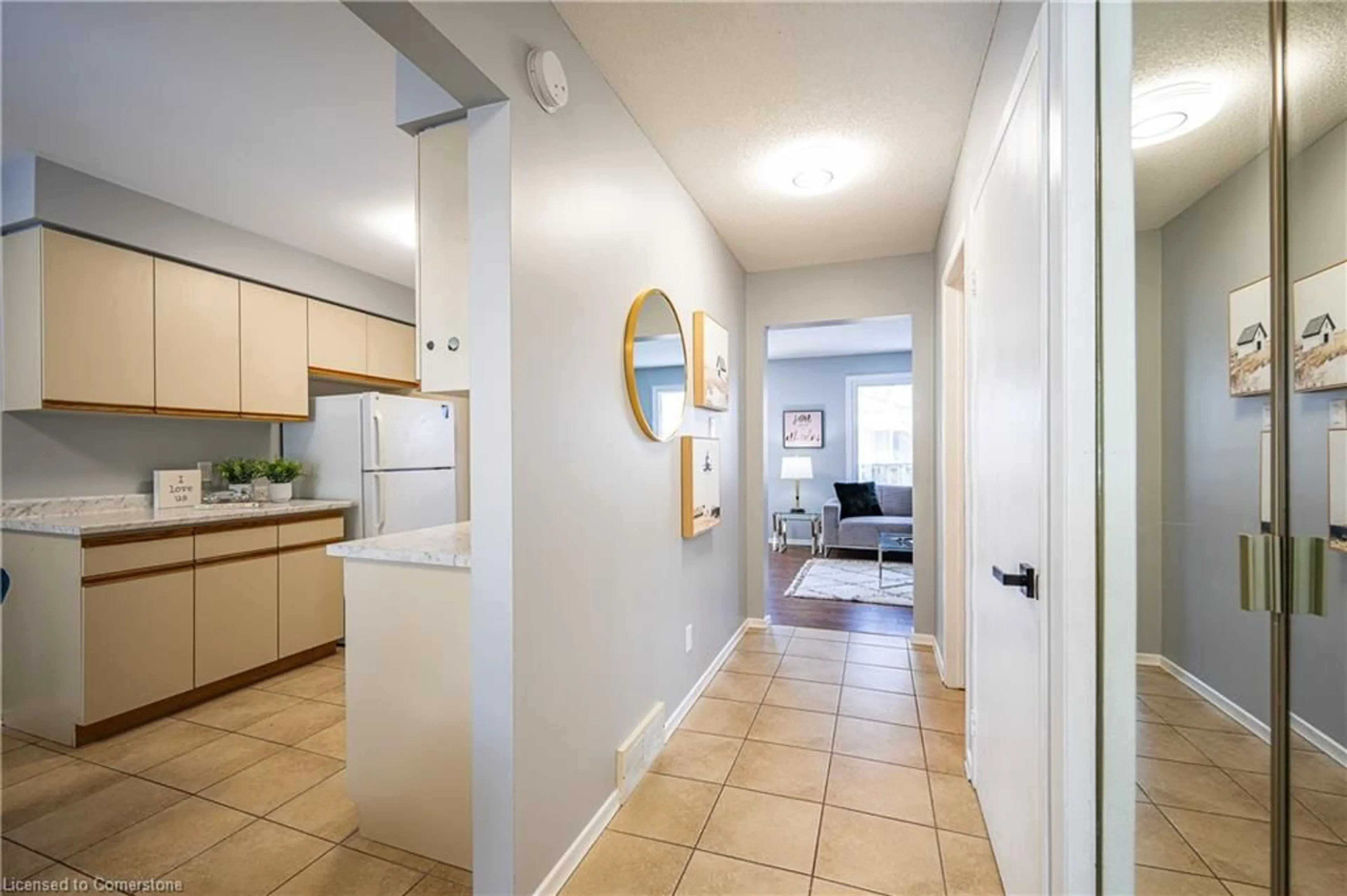 Indoor entryway for 415 Kingscourt Dr #3, Waterloo Ontario N2K 3R4