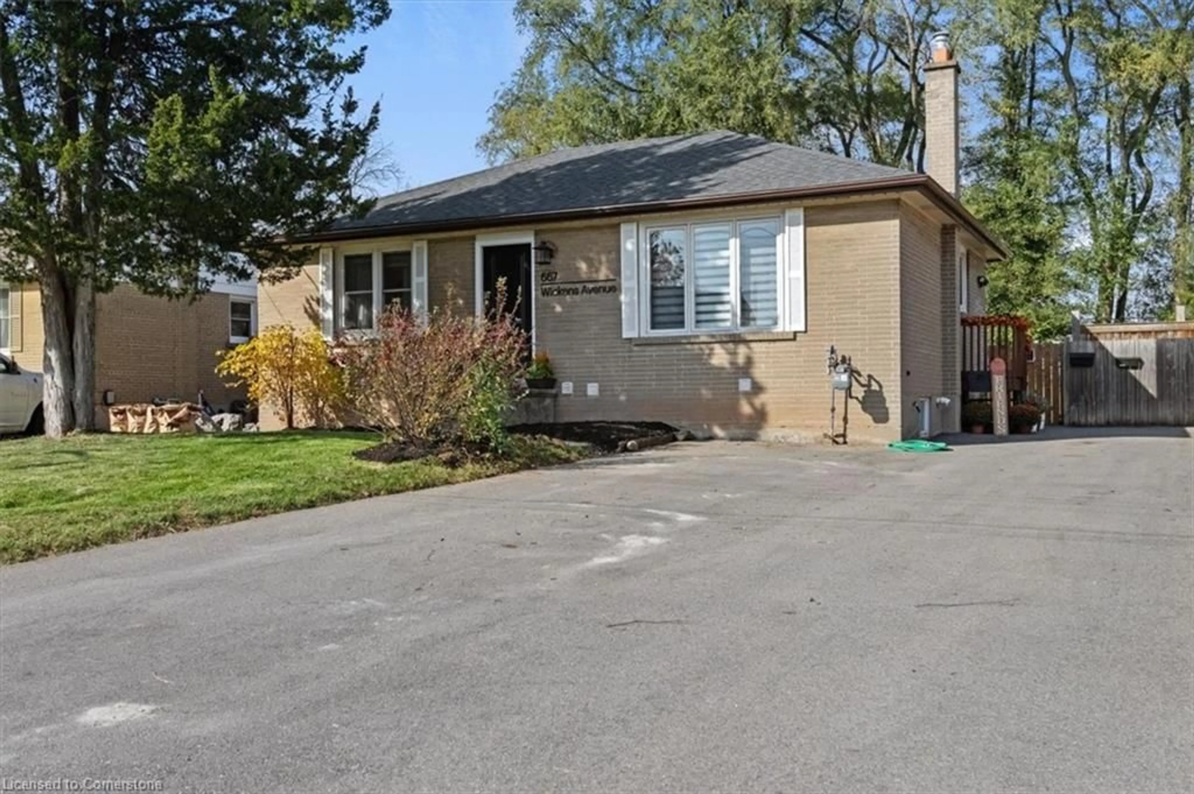 Home with vinyl exterior material, street for 667 Wickens Ave, Burlington Ontario L7T 3T1