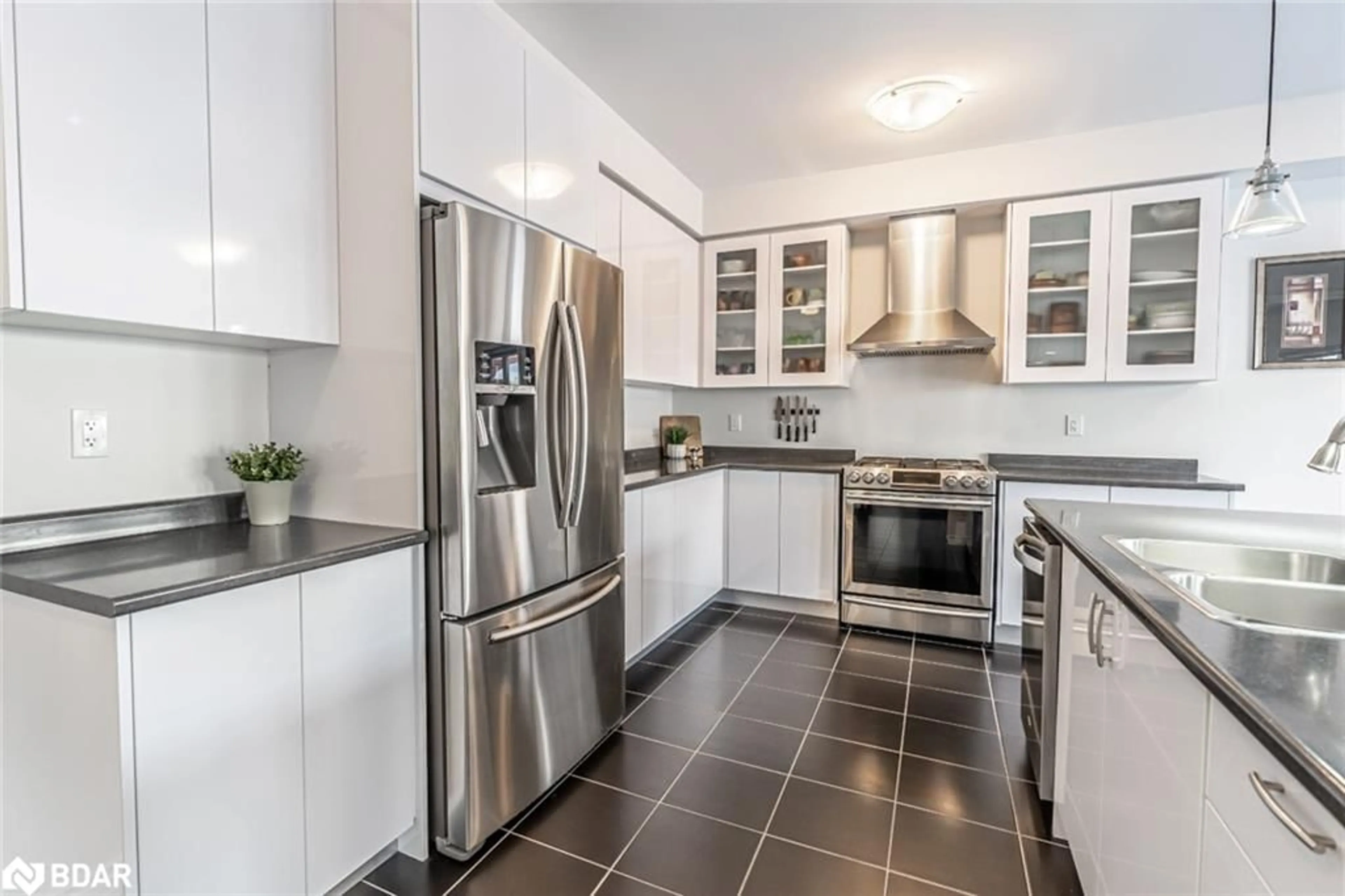 Contemporary kitchen, ceramic/tile floor for 156 Gold Park Gate, Angus Ontario L0M 1B4