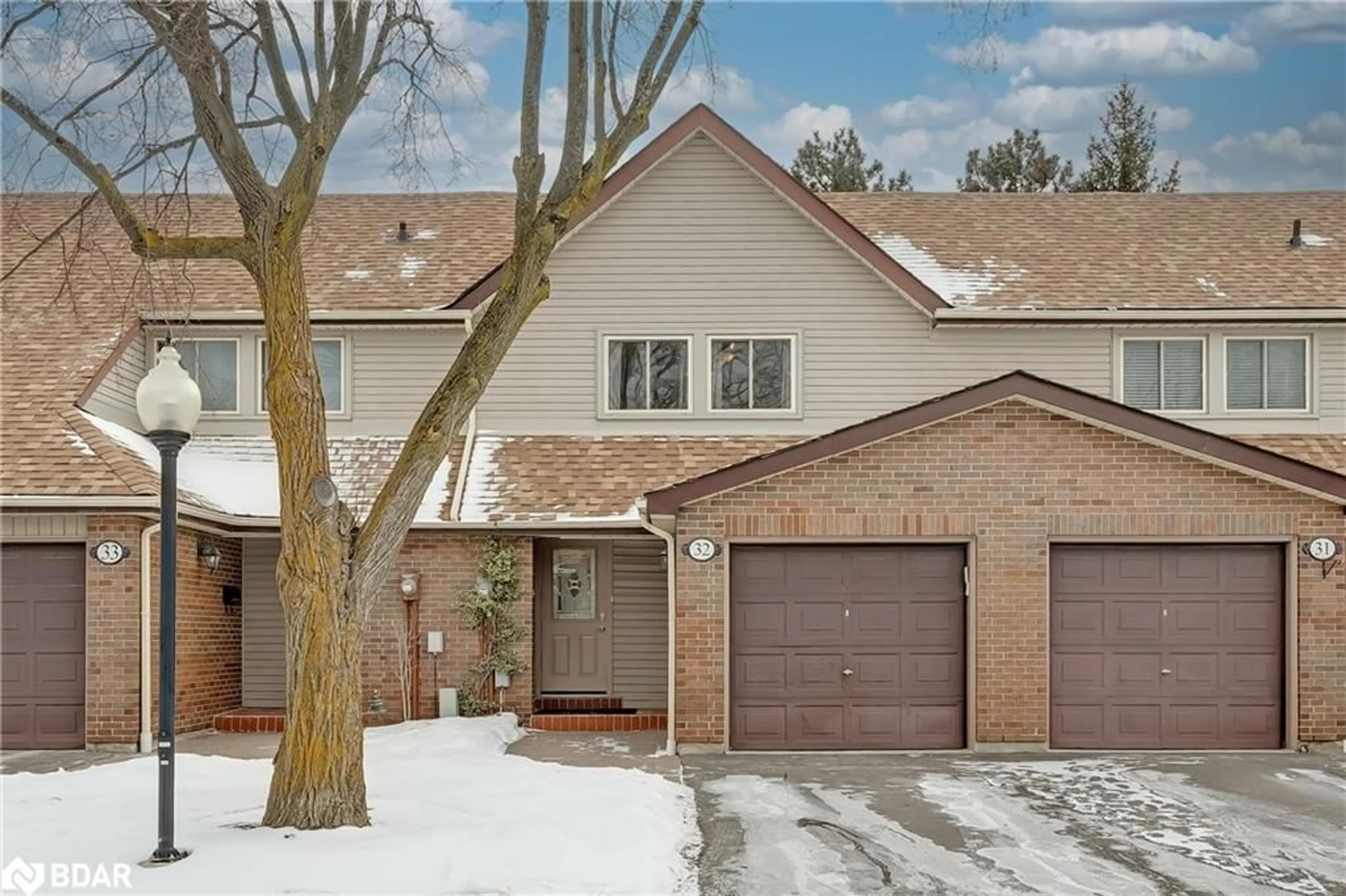 Home with brick exterior material, street for 2617 Windwood Dr #32, Mississauga Ontario L5N 2K6