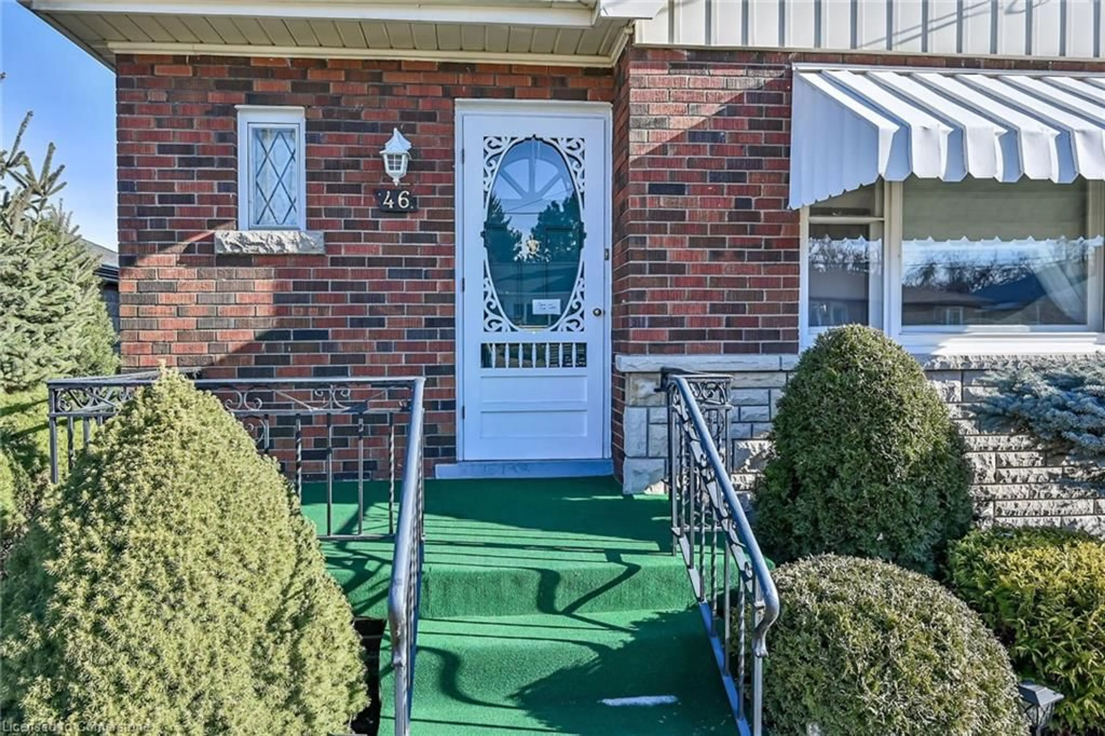 Indoor entryway for 46 Mountain Ave, Hamilton Ontario L8G 3N7