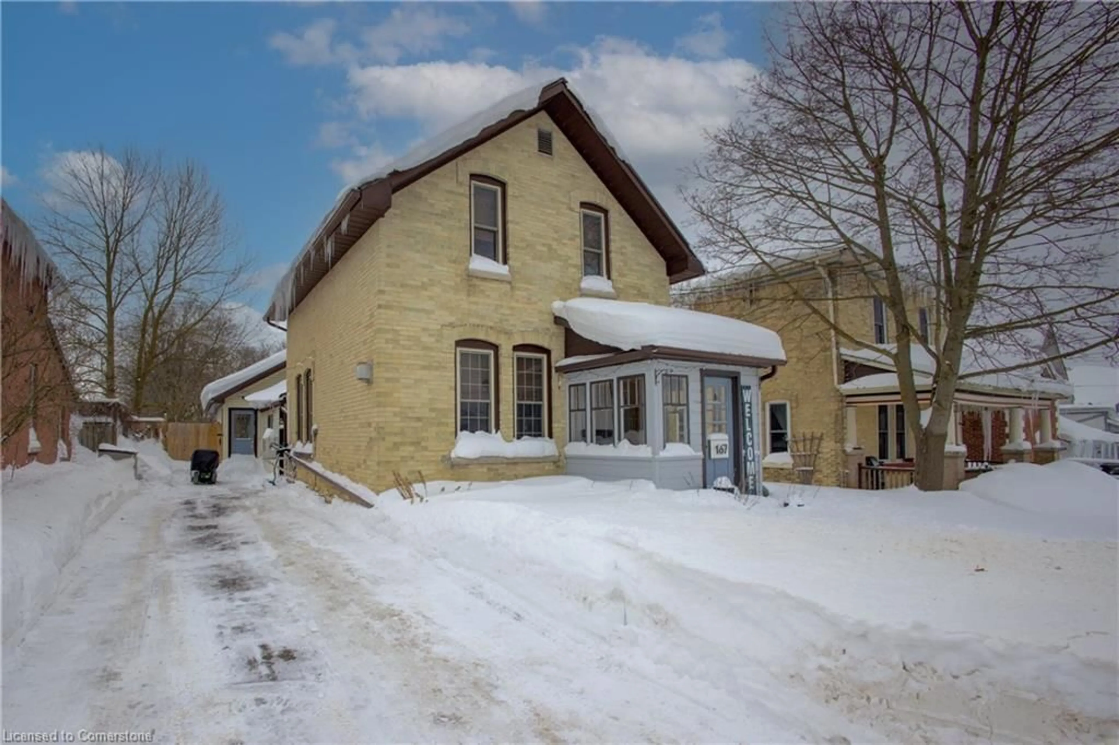 Indoor foyer for 167 Elgin St, Mount Forest Ontario N0G 2L1