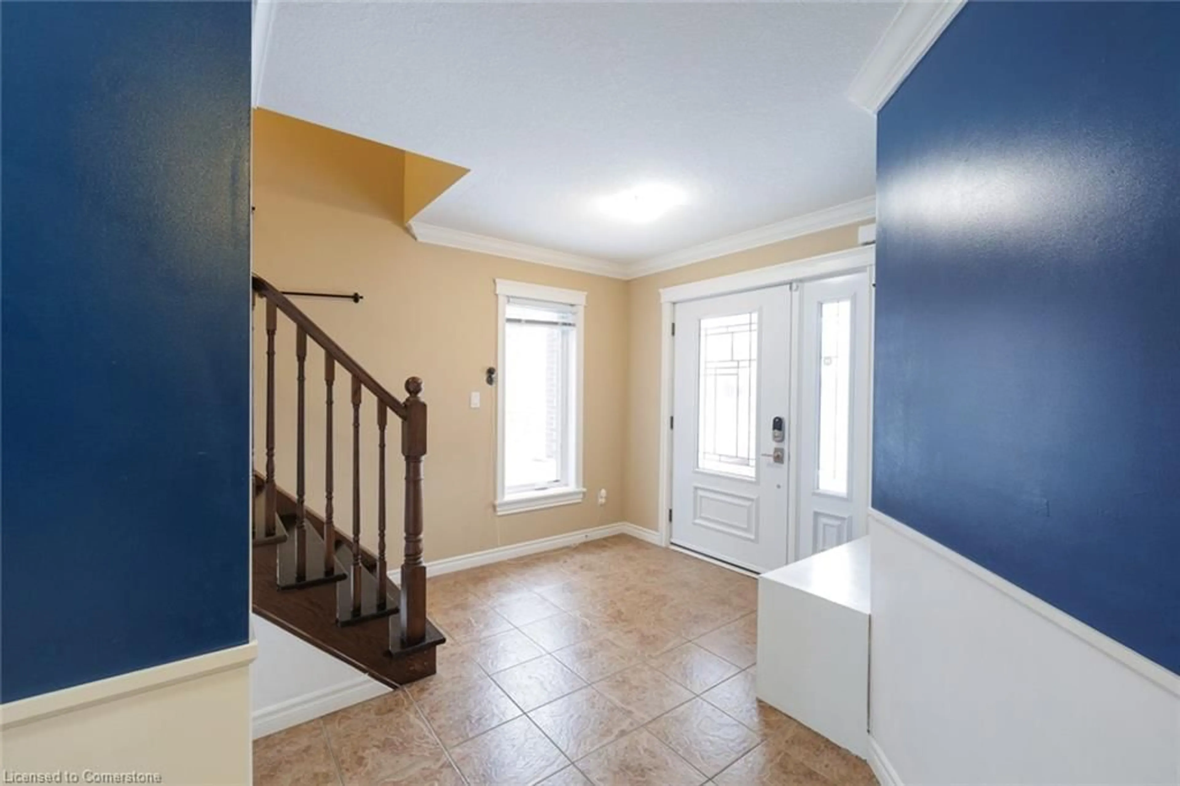 Indoor entryway for 31 Broadoaks Dr, Cambridge Ontario N1T 2C3