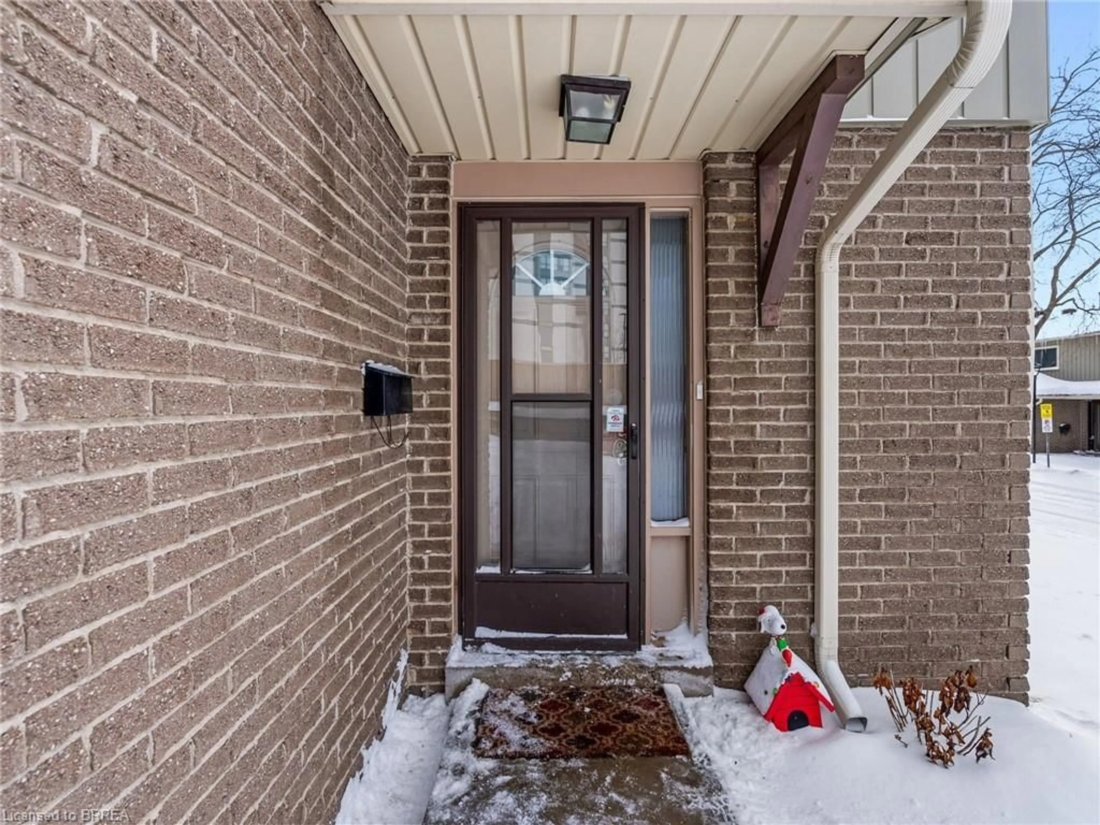 Indoor entryway for 51 Paulander Dr #116, Kitchener Ontario N2M 5E5